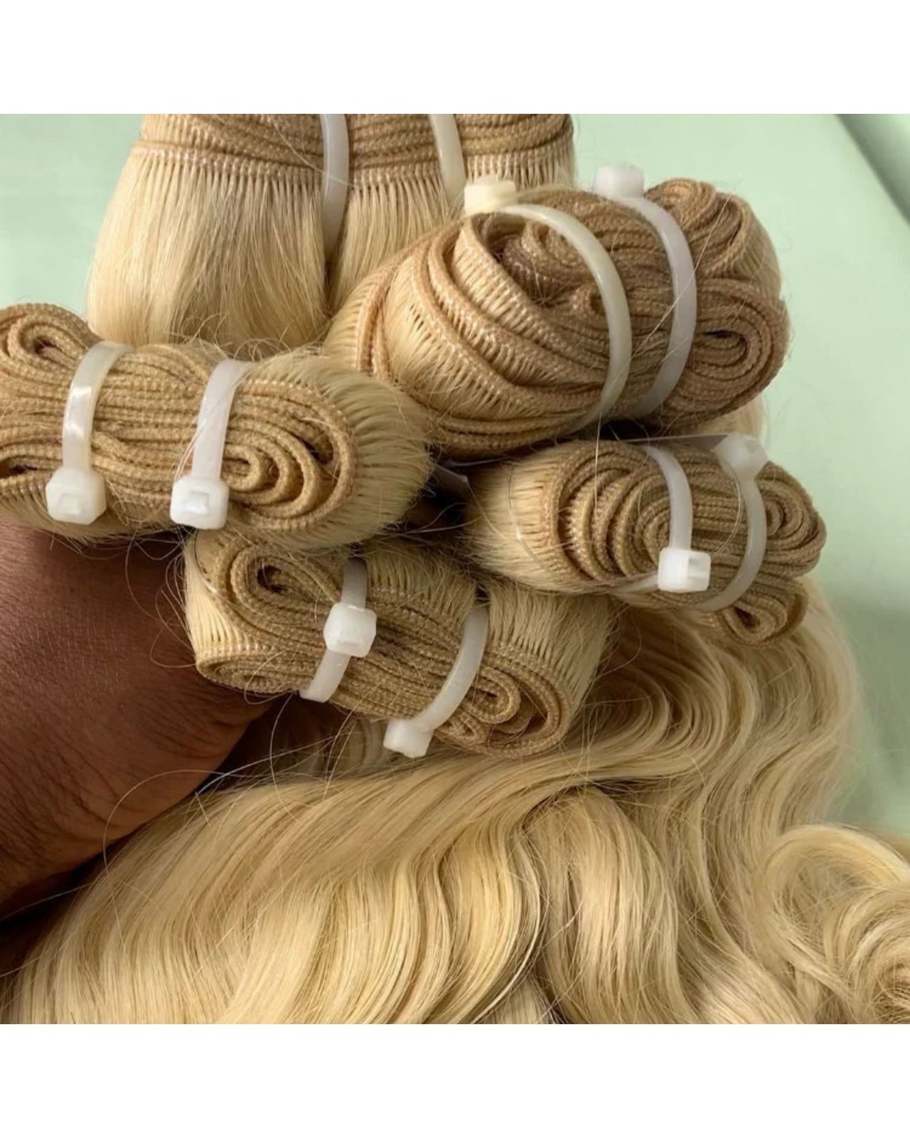 Blonde 613 Human Hair Extension Weft Sew in Wavy Virgin Unprocessed Indian Hair
