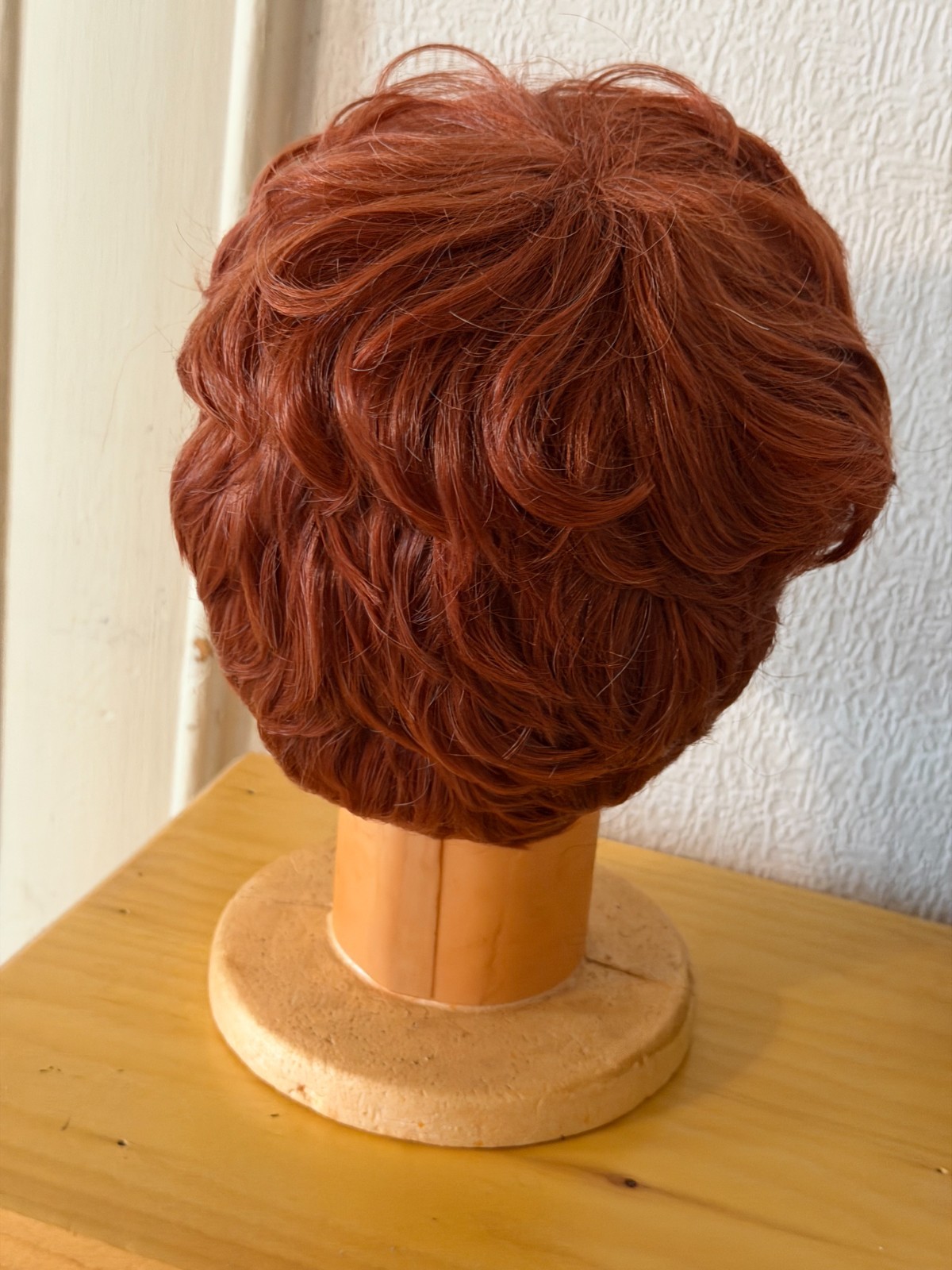 Womens short hair wig w/ bangs