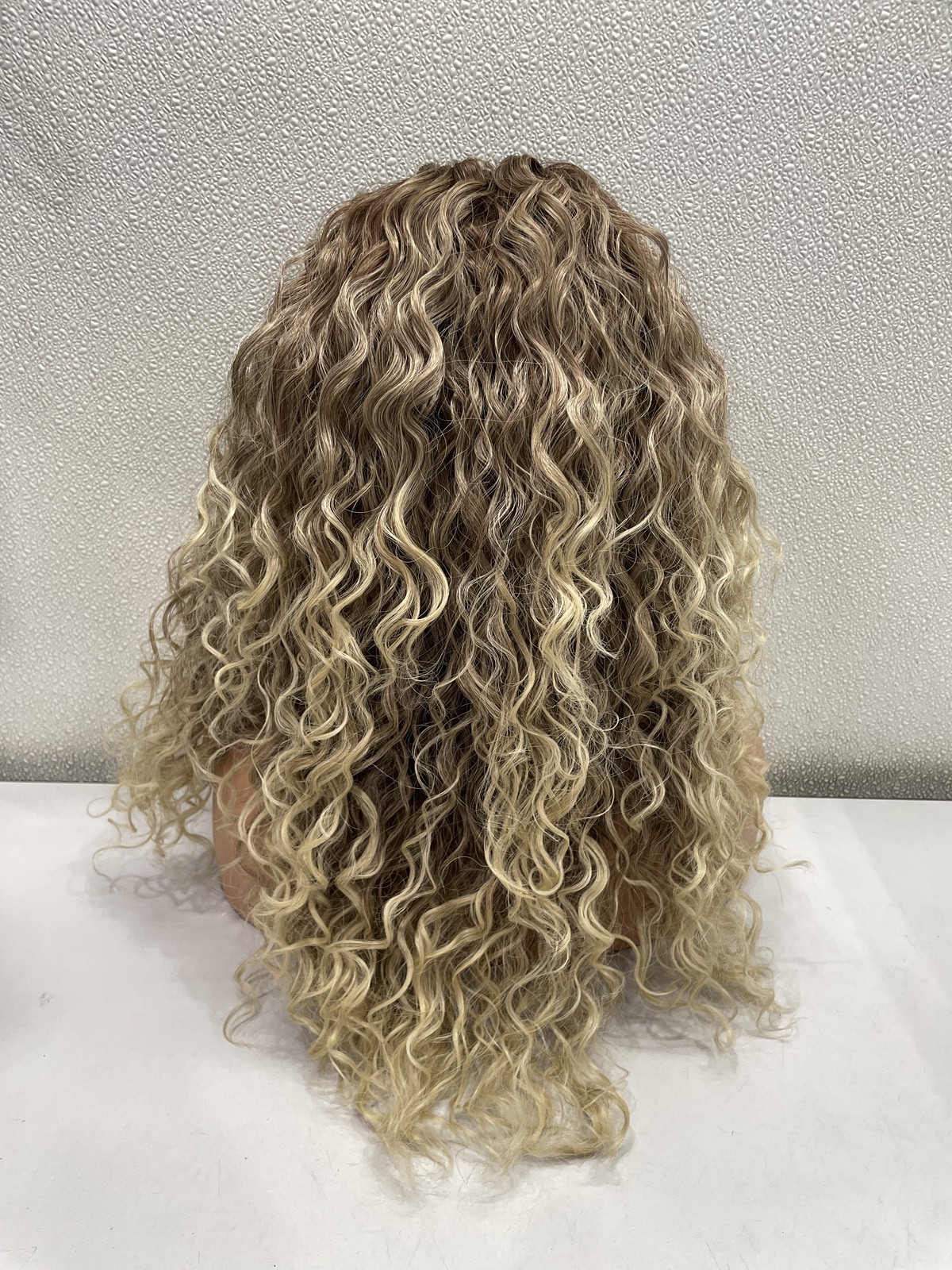 Gorgius Brown & Blonde Highlight Curly Synthetic Fiber Glueless Wig, 20″