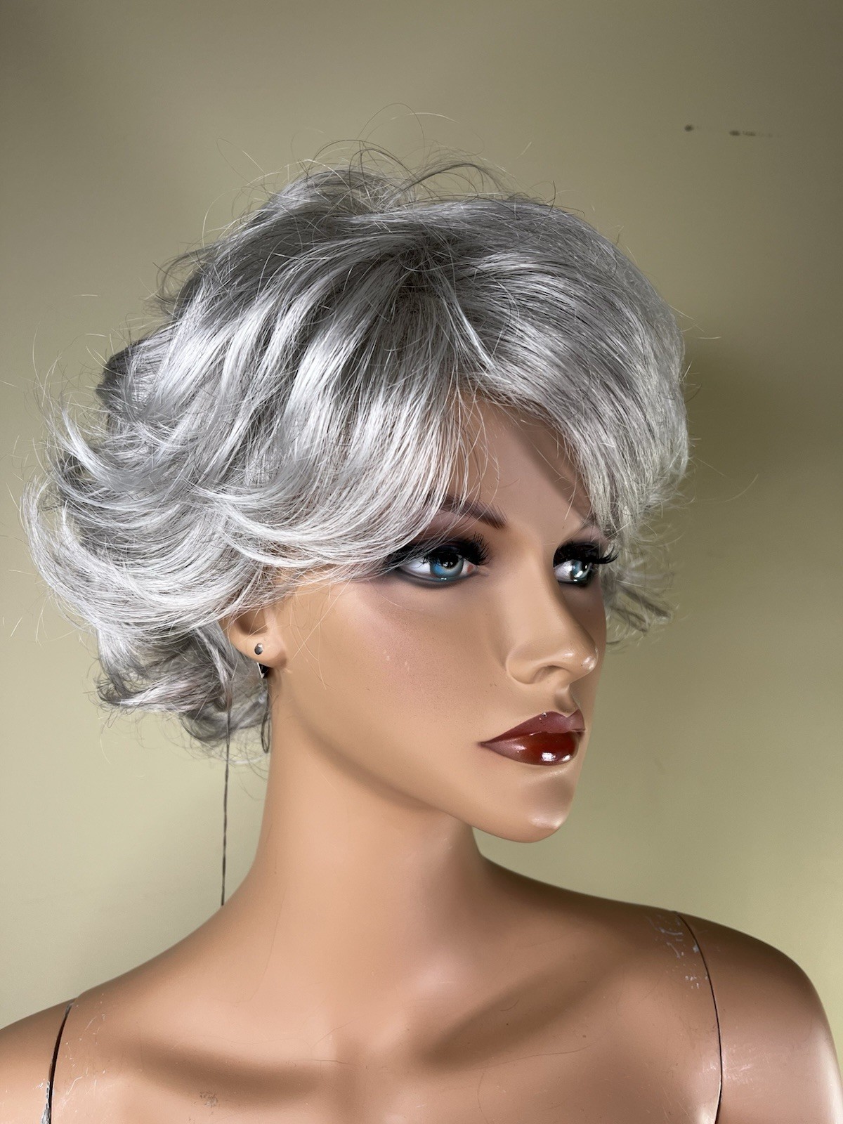 TWC Basics Synthetic “Tory” Wig NWT Size Average 56/60 Grey/ Brown on White
