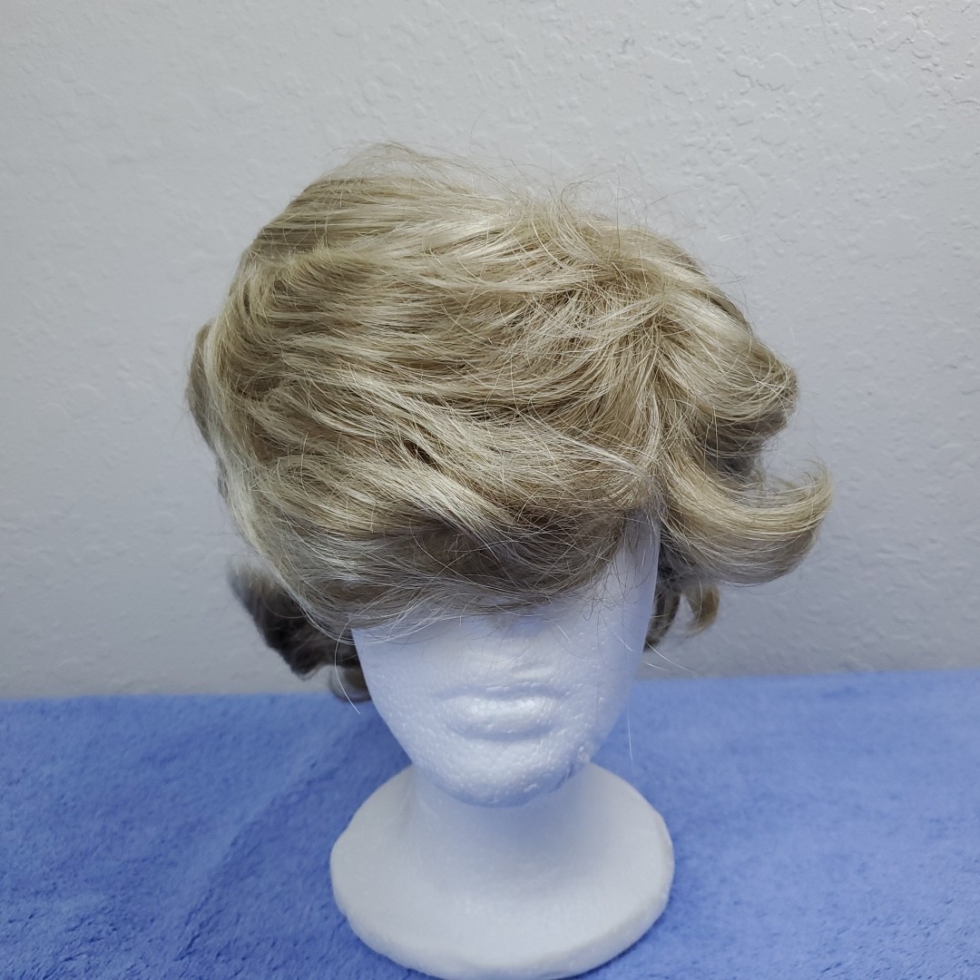 TWC Basics Wig Blair Color 14/88H Size Average New in Box