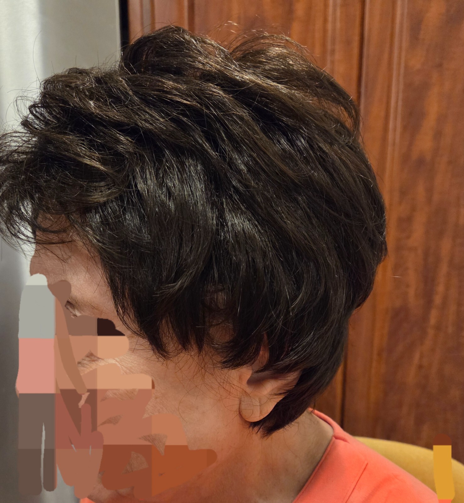 Short wig with shampoo and balm