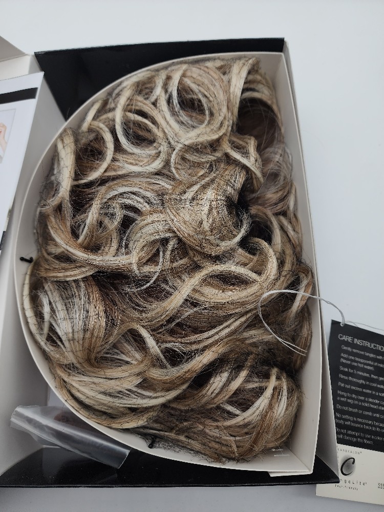 Toni Brattin Gorgeous Wig Blonde – Chin Length Curly Wave Heat Friendly