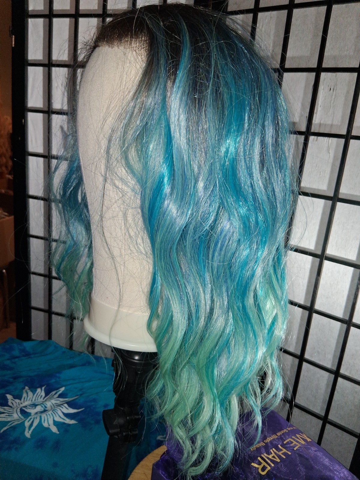 Martini wigs BLUE LAGOON Lace Front Synthetic Wavy Layered Free-Part Wig 22″ New