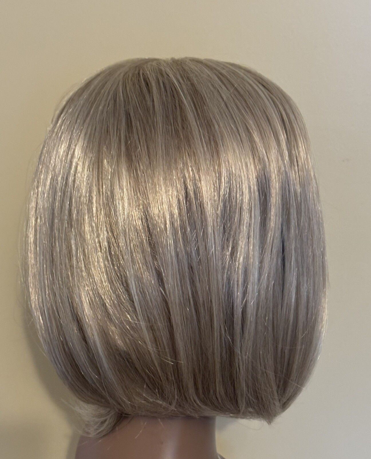 NEW! Wig Shoulder Length Bob Center Skin Part Blond Size Average 10-22