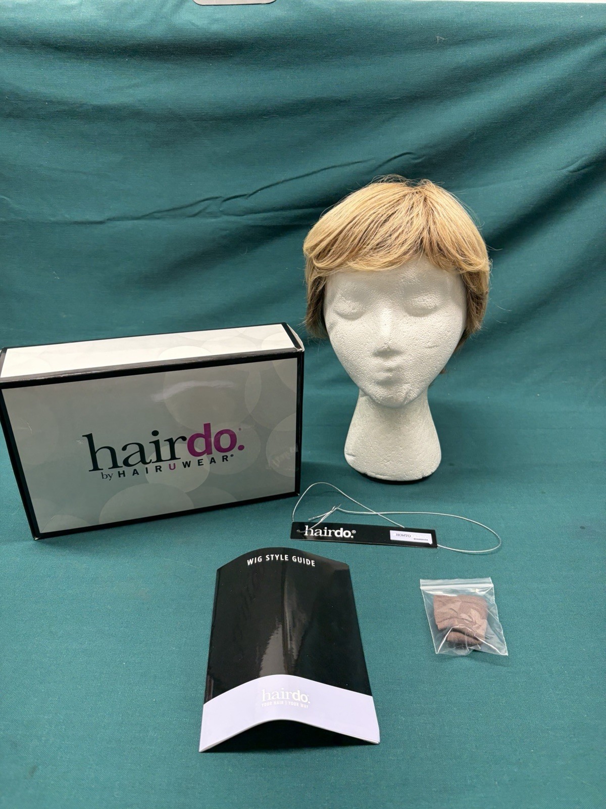 Hairdo Glamour Pix Short Synthetic Wig SS14/88 Rooted Golden Wheat Blonde in Box
