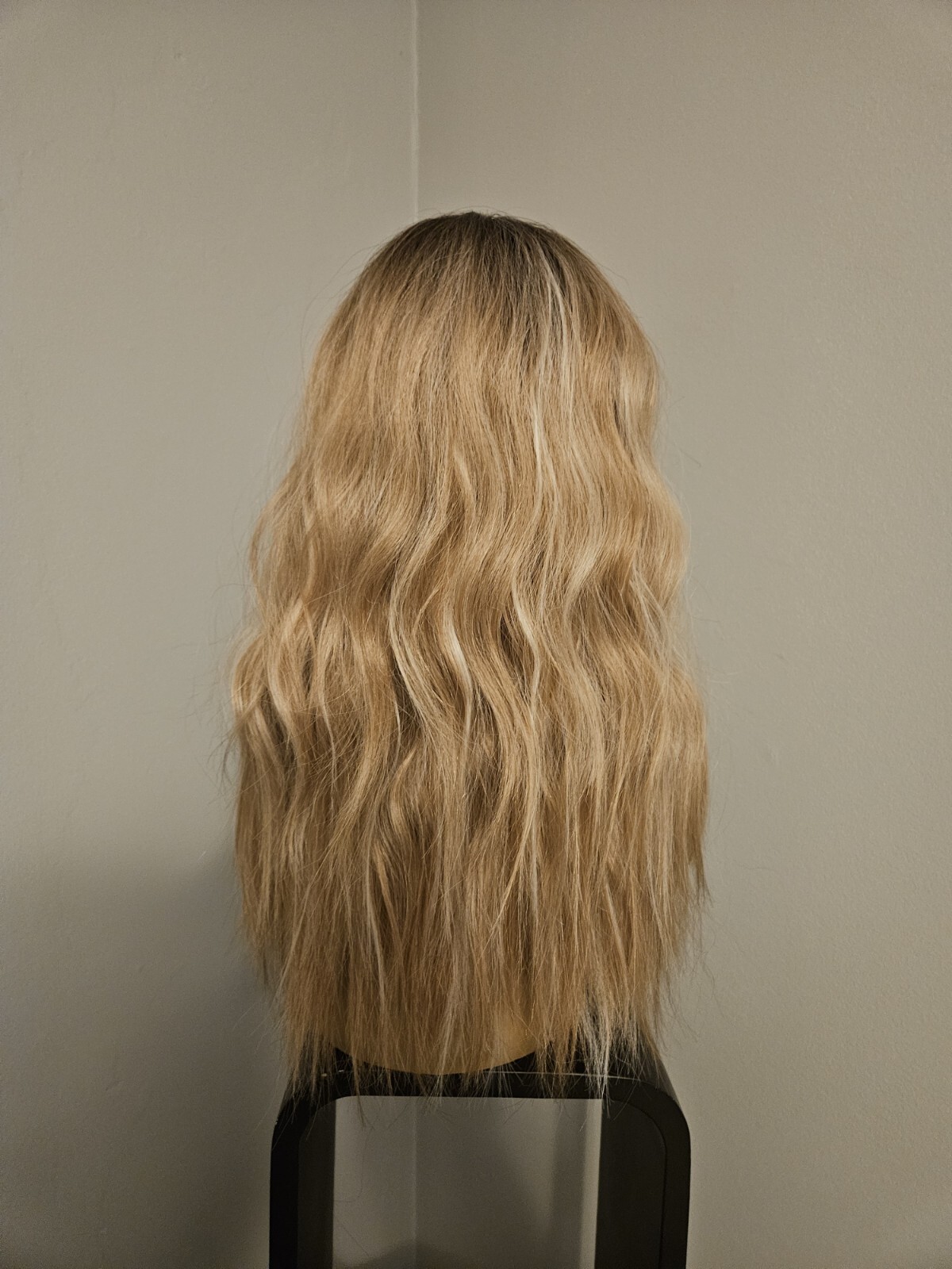 AMAZING MIXED HIGHLIGHTED BLONDE MID LENGTH WIG WITH BANGS