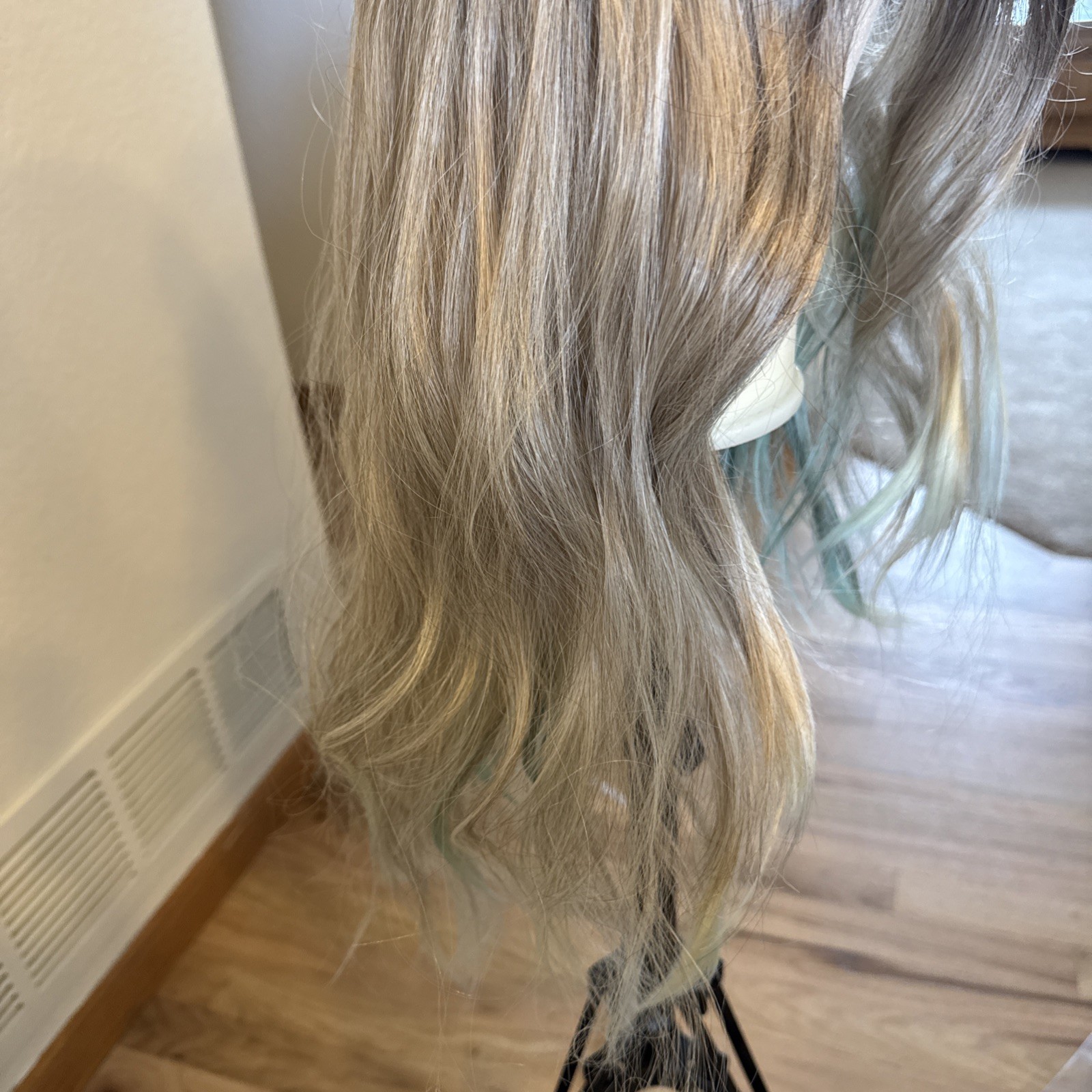 258 New Trend Wigs 26” Rooted Med Ash Blonde With Light Tips GreenHighlights