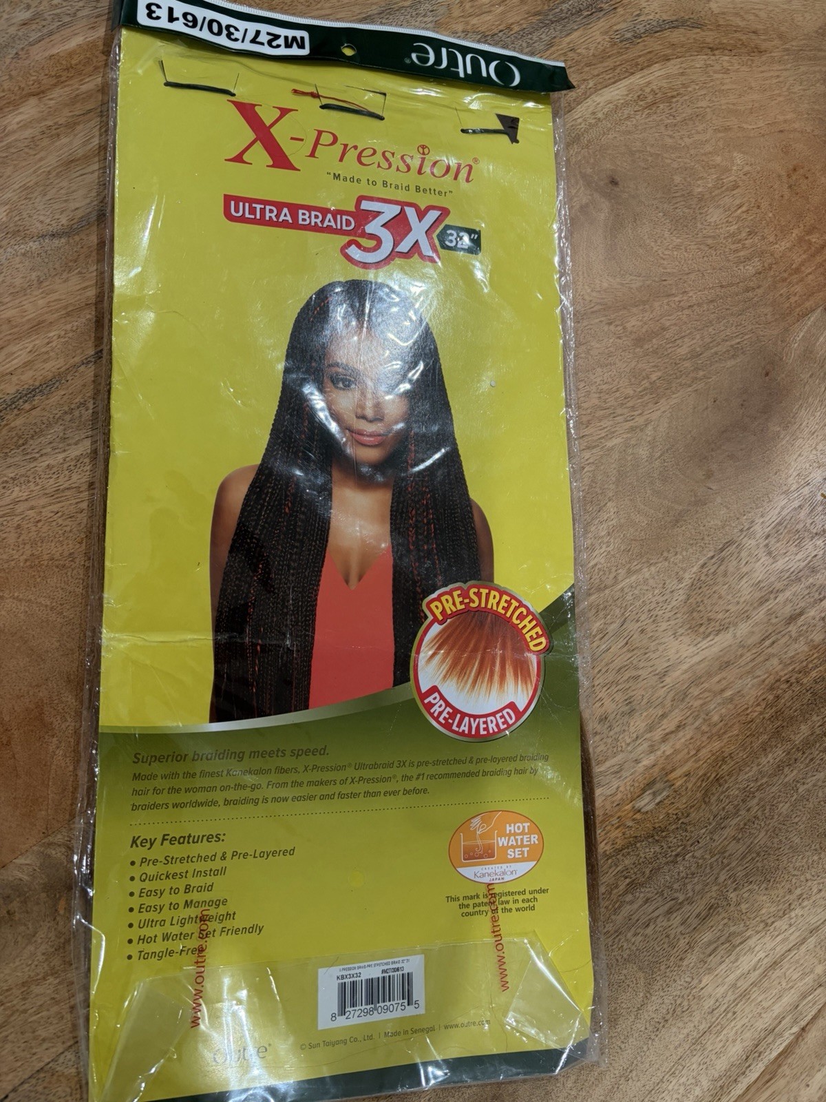X-Pression 3X Ultra Braid Pre-Stretched 32″ Synthetic Medium Brown Extension