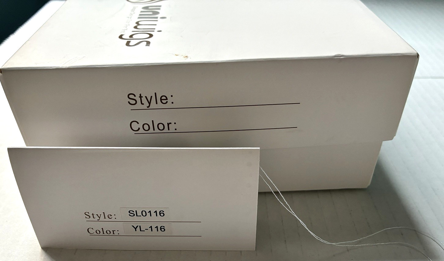 UNIWIGS STYLE SL0116-YL-116 24″ LONG WAVY BLOND BAYALAGE SYNTHETIC HAIR WIG