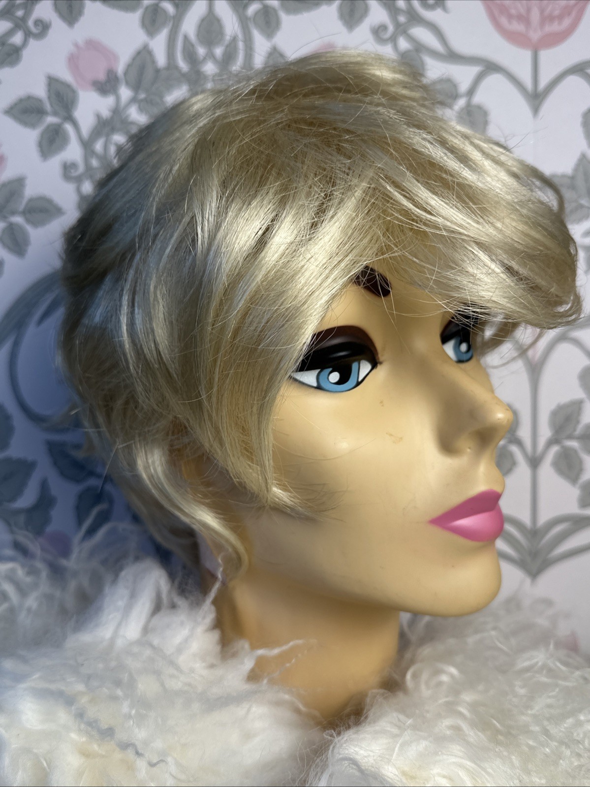 Vintage Aspen Wig Platinum Blonde Short Shag Hair Synthetic