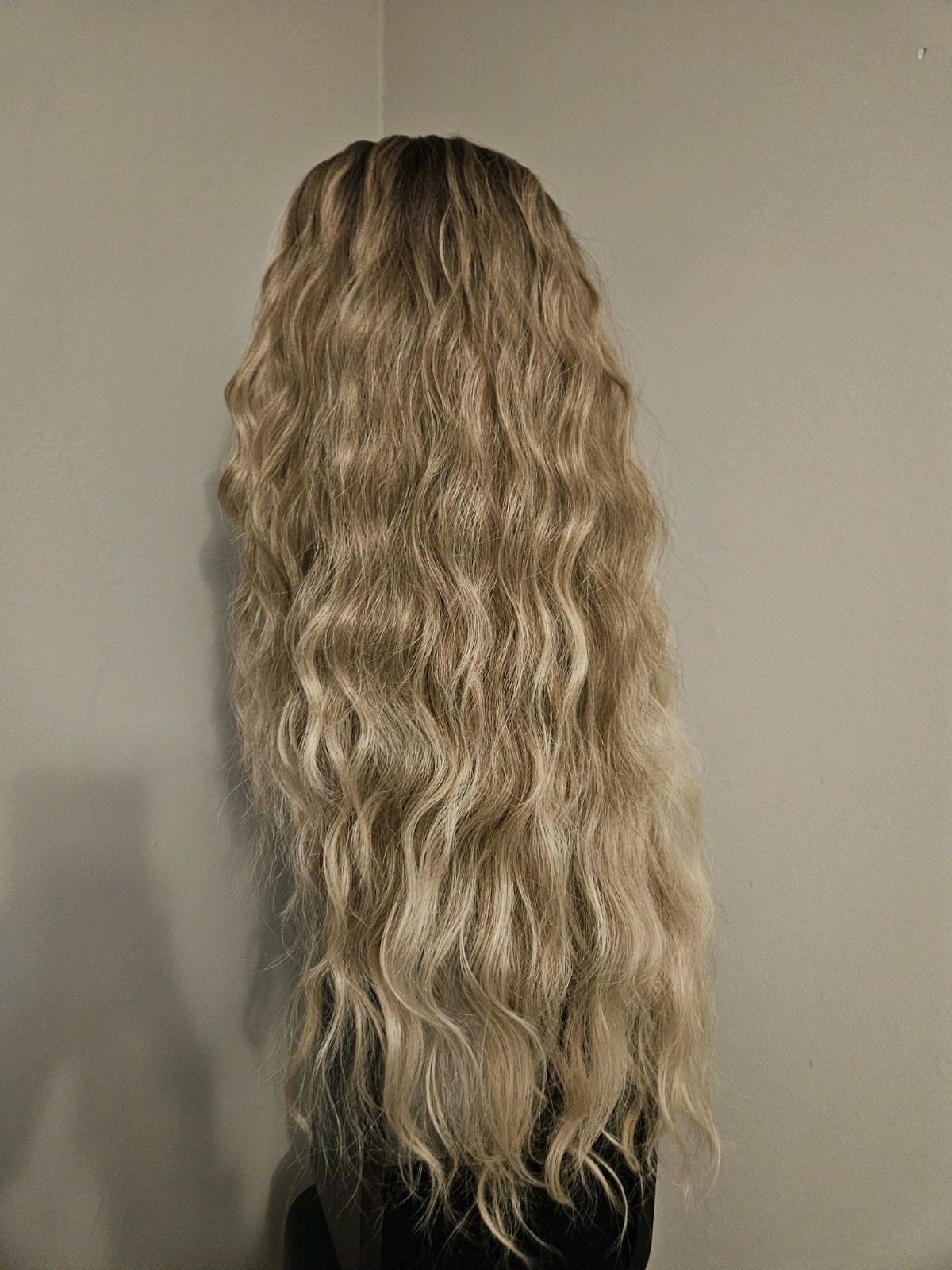 NEW Beige Blonde Ombre Highlights Long WAVY Layered Wig Voluminous