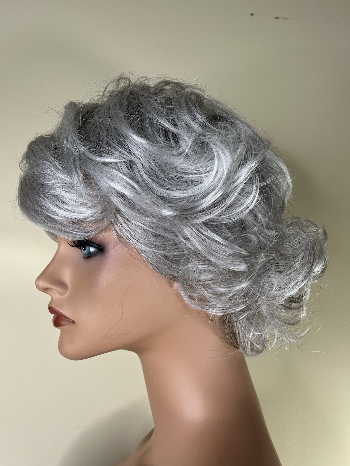 TWC Basics Synthetic “Tory” Wig NWT Size Average 56/60 Grey/ Brown on White