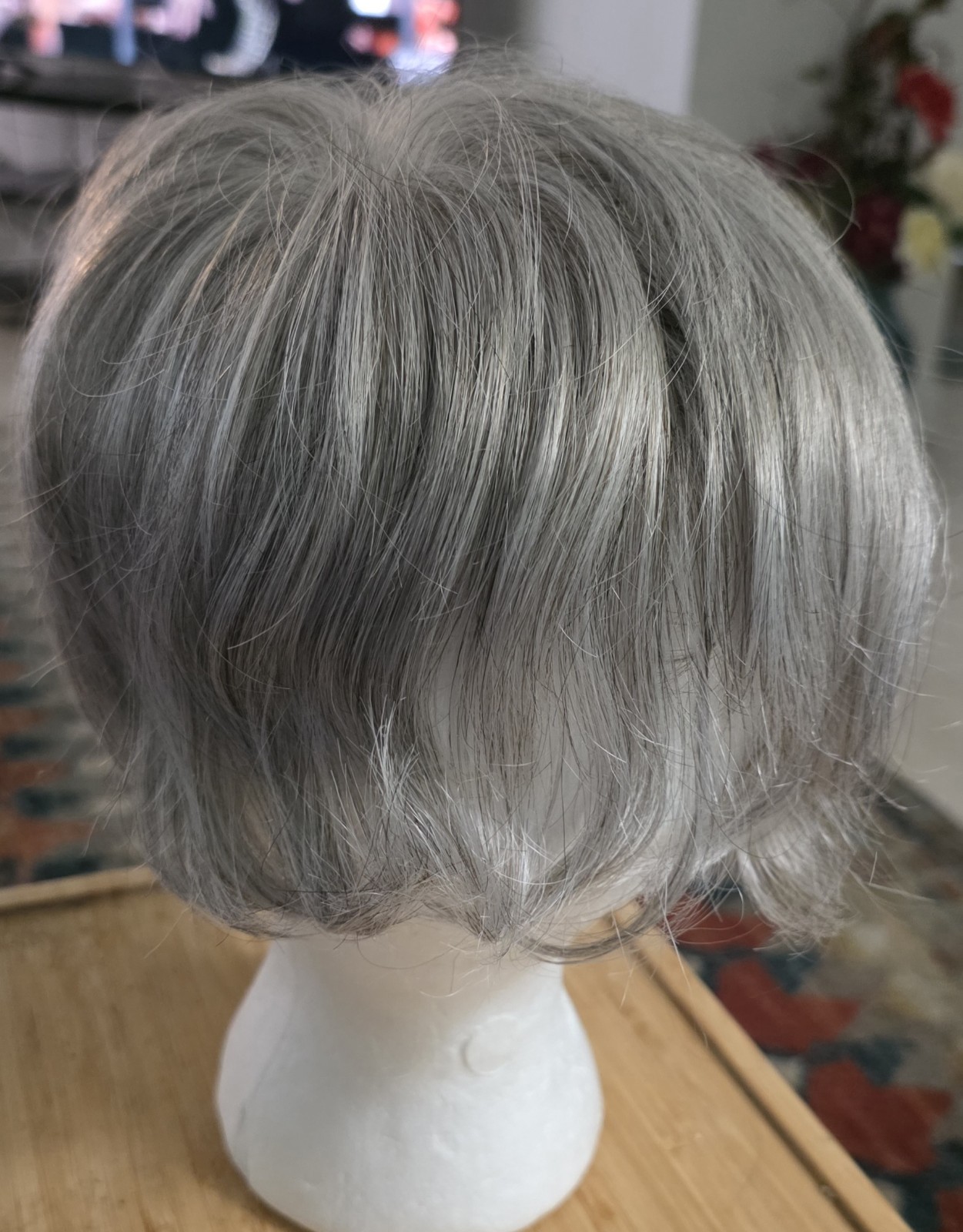 New Open Box Raquel Welch Sheer Indulgence Silver Short Bob Pixie Wig