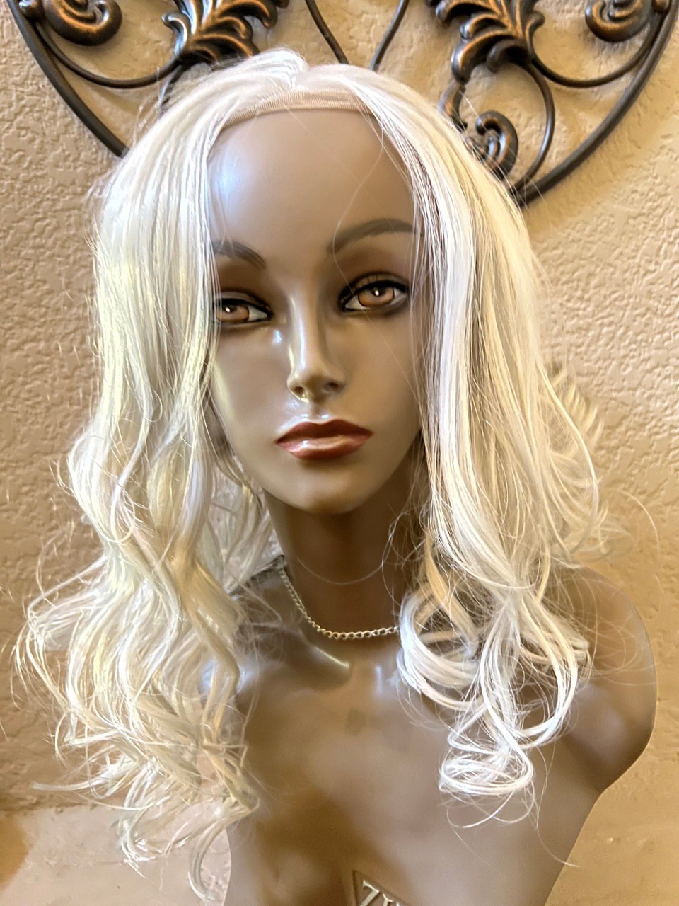 Women Silver Grey Wavy Bottom 14″ Curls Synthetic front Lace Wig.