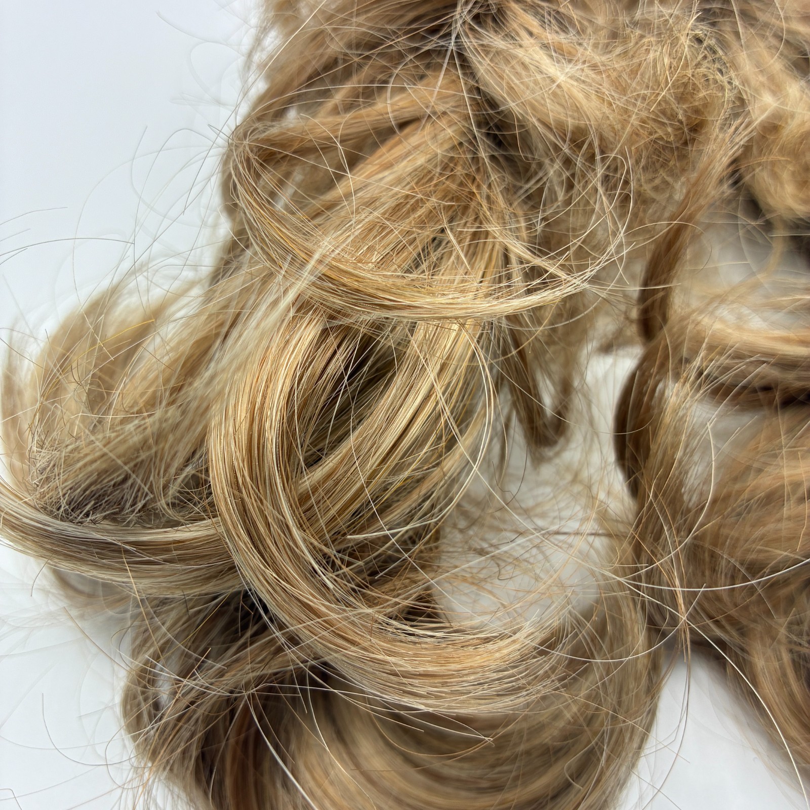 Tony of Beverly Lot of 2 Wigs Malibu Blonde Snappy Clip Ponytail Bun