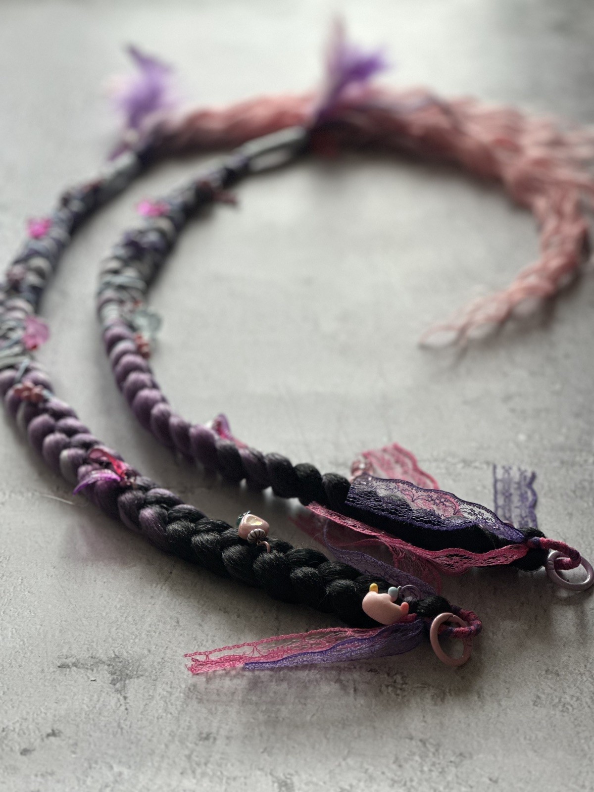 braids on rings and carabiners made of kanekalon