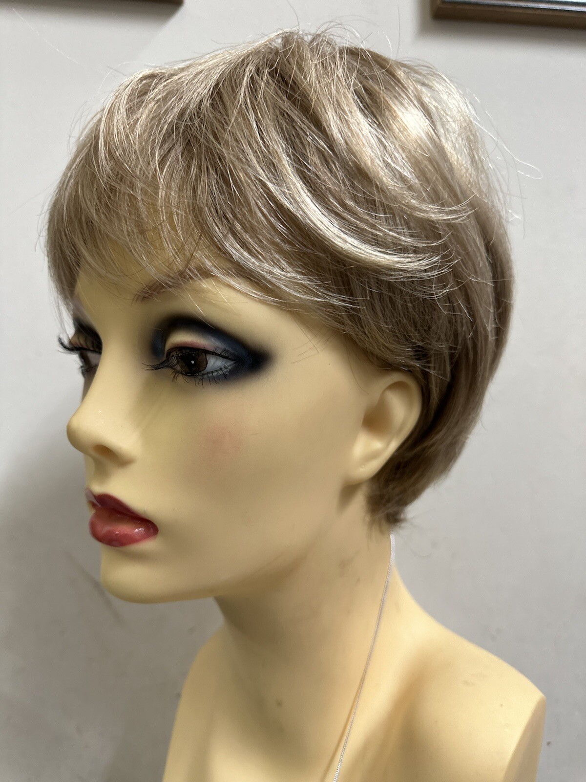 SIMPLY CLASSIC WIG-GABOR-GL16/27SS BUTR BISCUIT-Short Boy cut easy to wear+Style