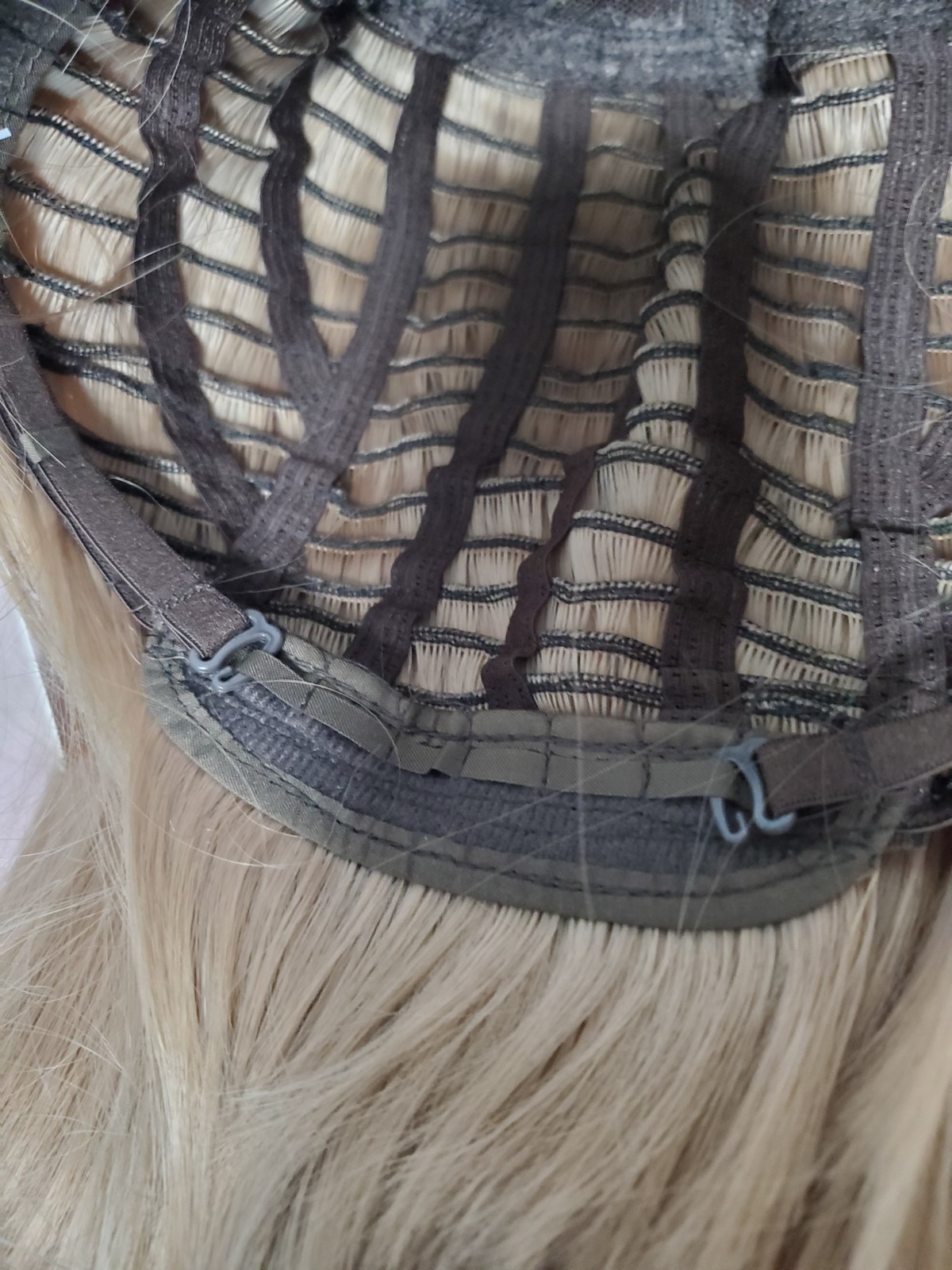 Layered Wavy Wig Light Brown to Blonde – Soft Waves – Adjustable Straps 23″ Long