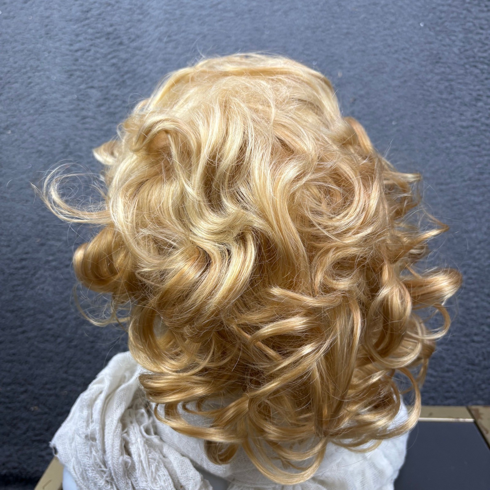 Short Curly Blonde Synthetic Wig Average Cap Size 21.5-22.5 Inch Golden Blonde