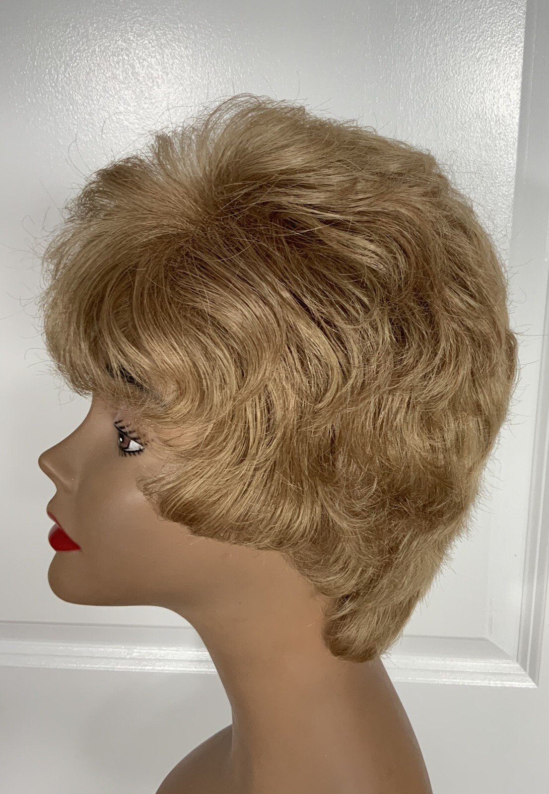CHIC Synthetic Wig Medium Golden Blonde Size Average Layered Wavy Shampooed C-13