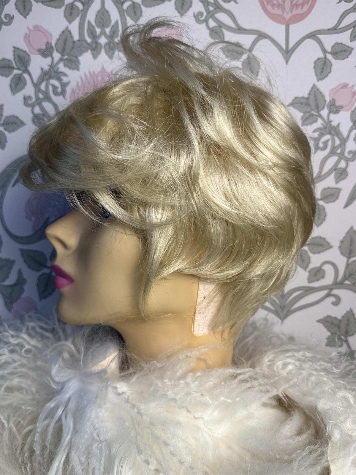 Vintage Aspen Wig Platinum Blonde Short Shag Hair Synthetic