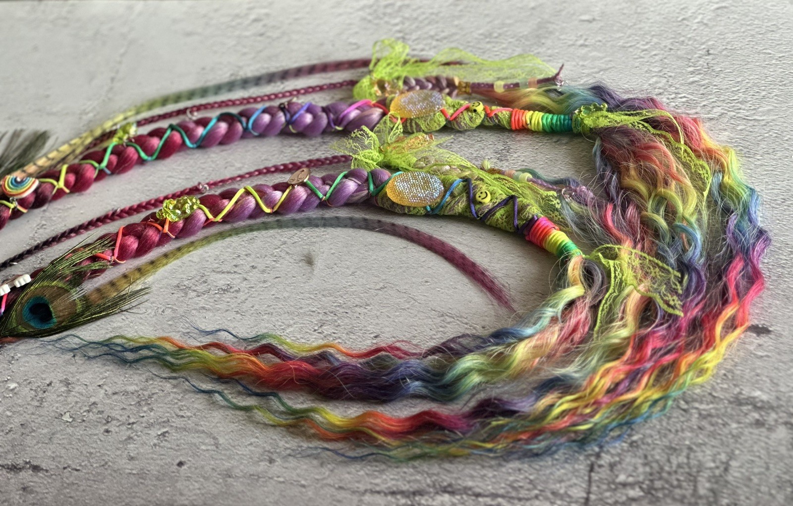 braids on rings and carabiners made of kanekalon