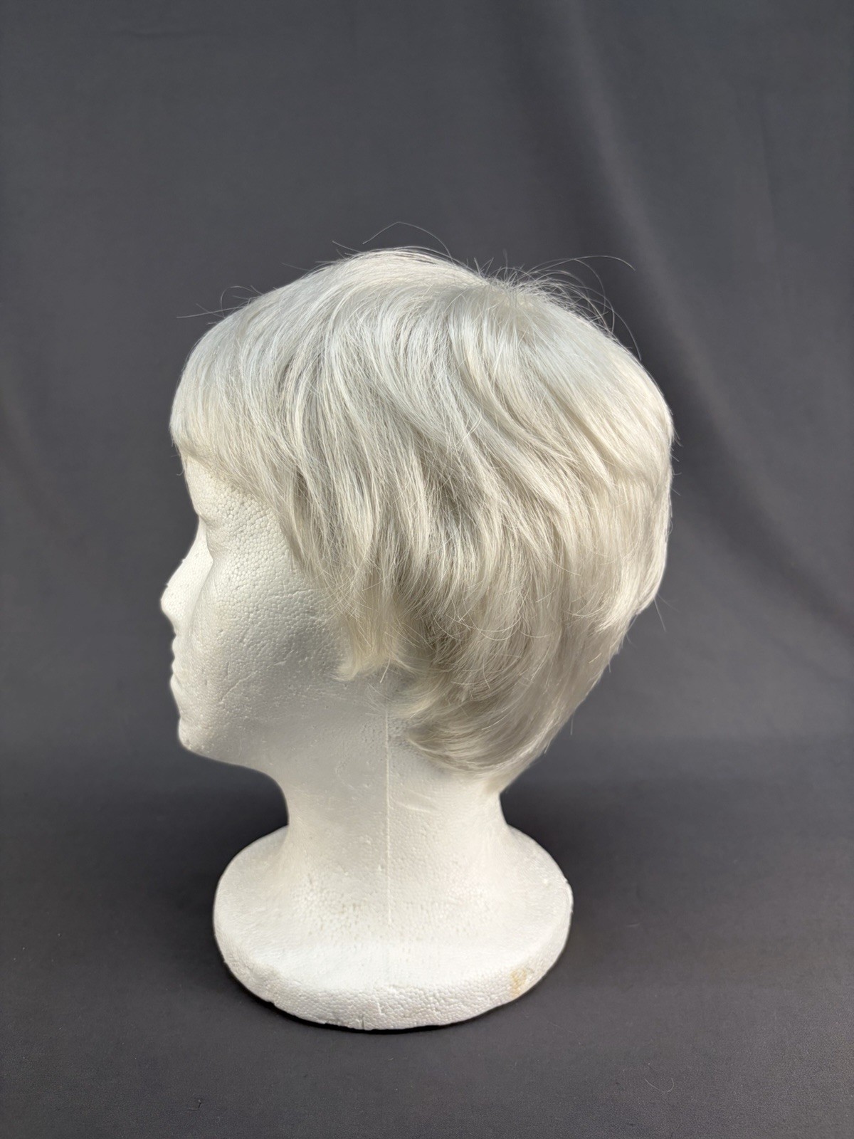 New Paula Young White/Gray Short Hair Wig Adjustable A3433 Casey 60 Petite
