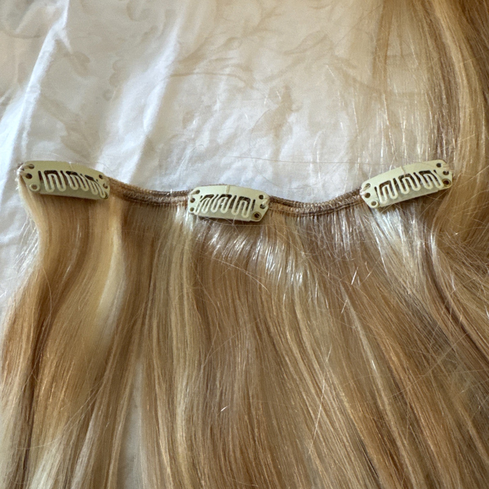 Goo Goo Clip-In Human Hair Extensions 18in Wavy Remy Highlighted Blonde