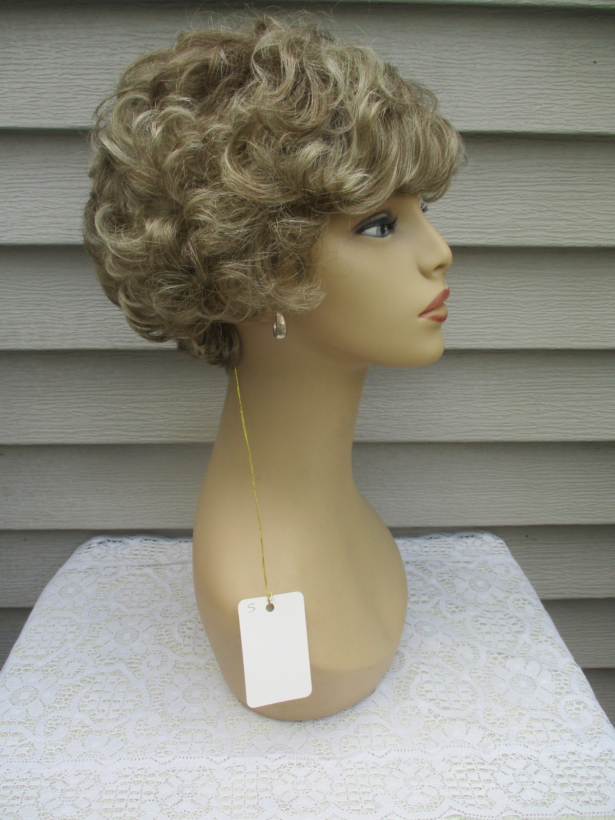MYSTERY WIG Sz AVERAGE 18/22 LT ASH BROWN/BLONDE FROSTED Wavy/Curly style READ