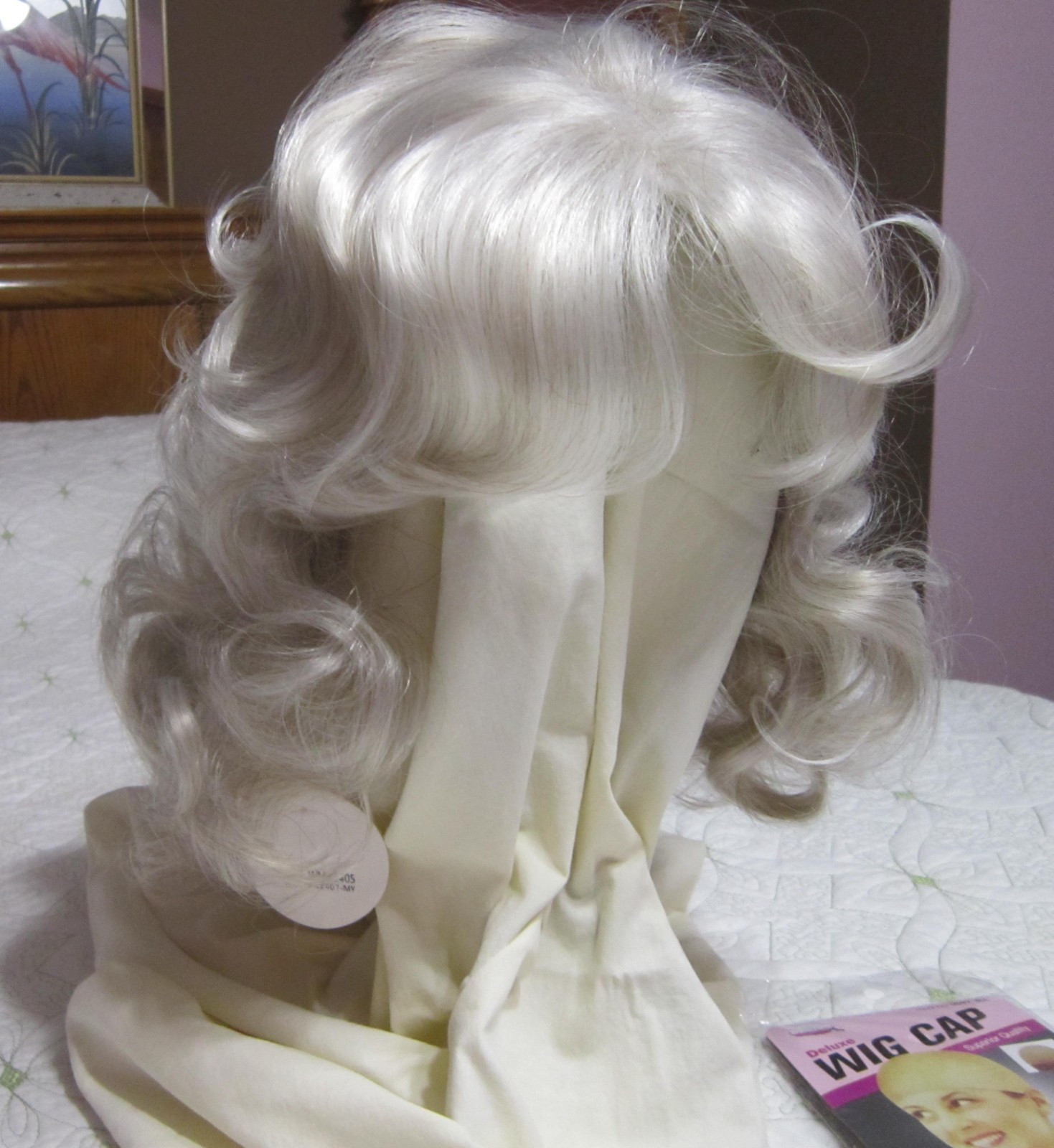 Beautiful Mid-Length Curly Wig- Silver/Blonde NWT & Wig Cap – Cosplay