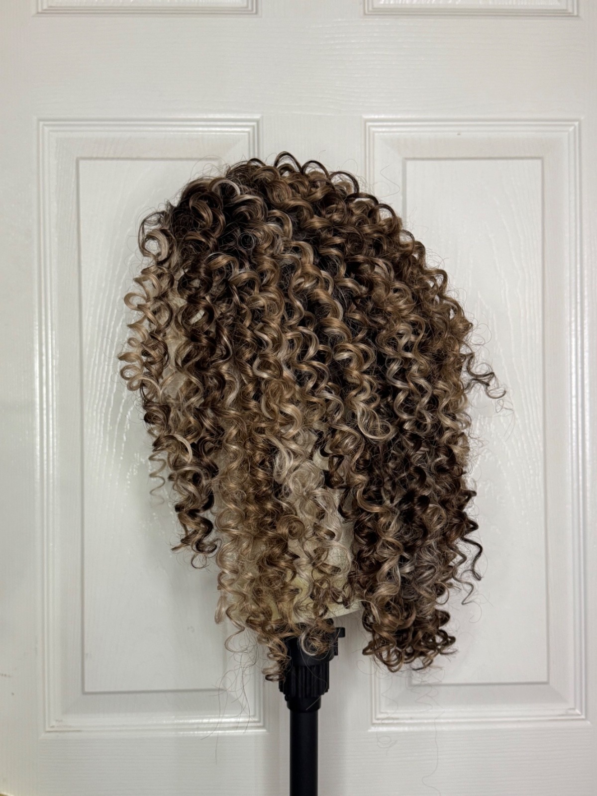 Chelsey Smith crown (Wig) Ramona NWT