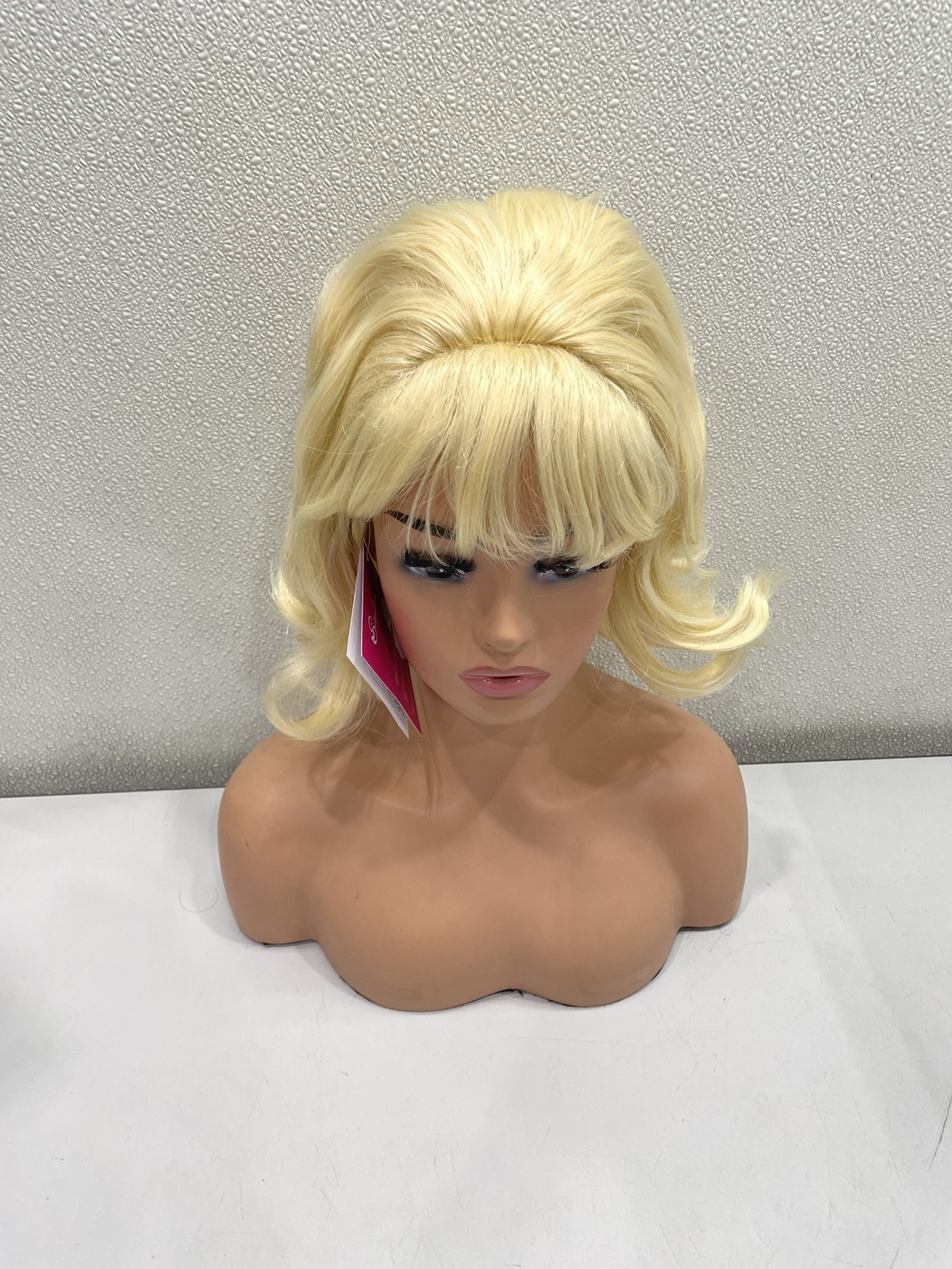 Siudus 613 Blonde Heat-Resistant Synthetic Fiber Vingate Wig, 14″