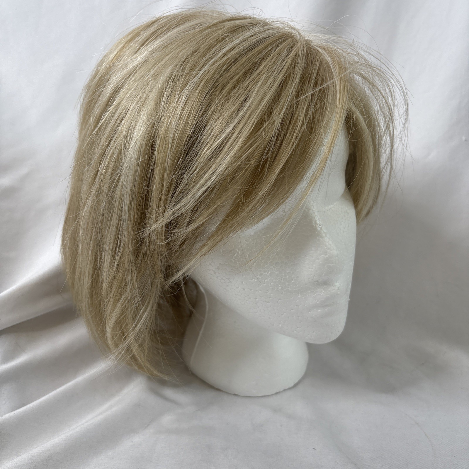 NORIKO JOLIE Creamy Blond Modern Bob Layered With Texture And Volume Wig
