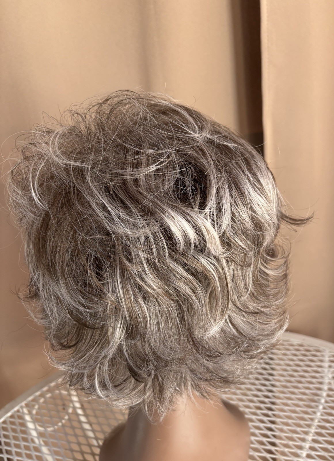 Cute Synthetic Wig From TWC Statements Ash Brown Blonde Hilites Sz Average Z-19