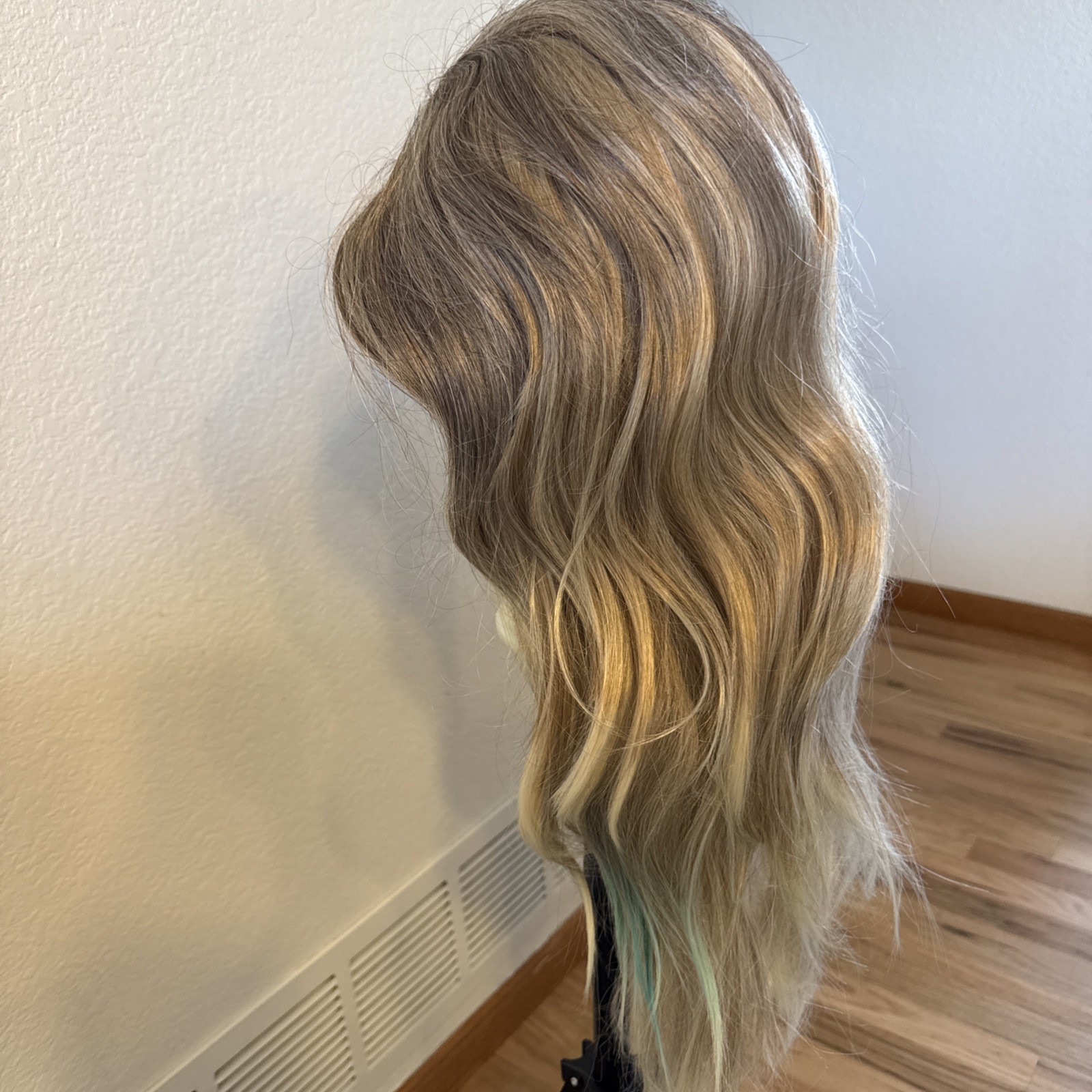 258 New Trend Wigs 26” Rooted Med Ash Blonde With Light Tips GreenHighlights