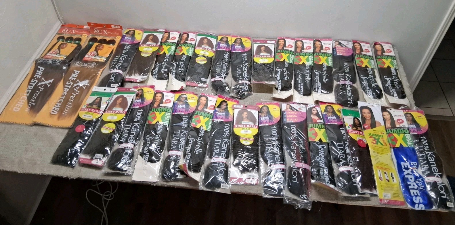 Vivica A Fox Mixed HAIR EXTENSION LOT Of 31 Kanekalon 84″