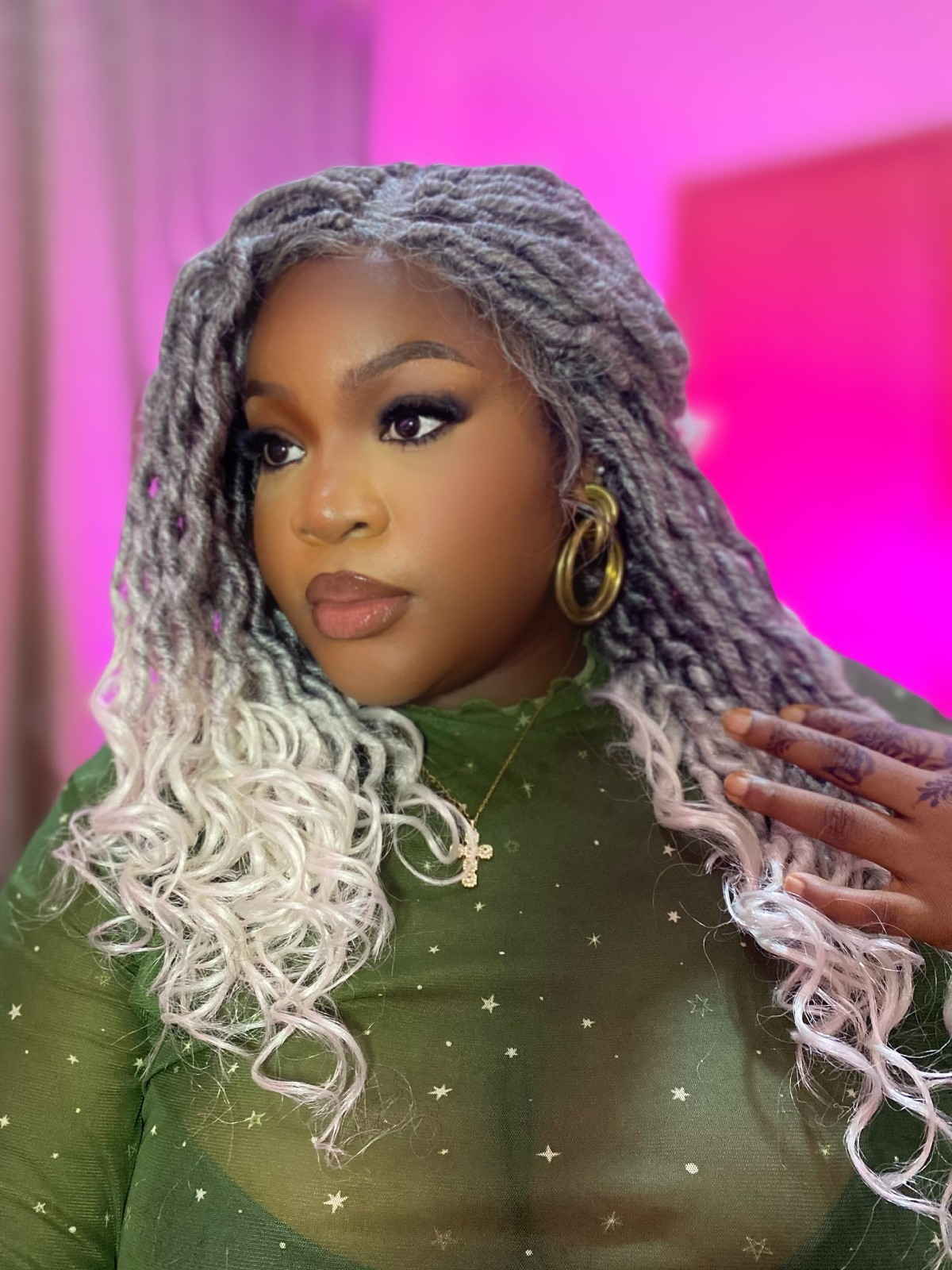LUXLUXE Andrea 4×4 Curly Long 4X4 Hand Tied Lace Braid Black To White Ombre Wig