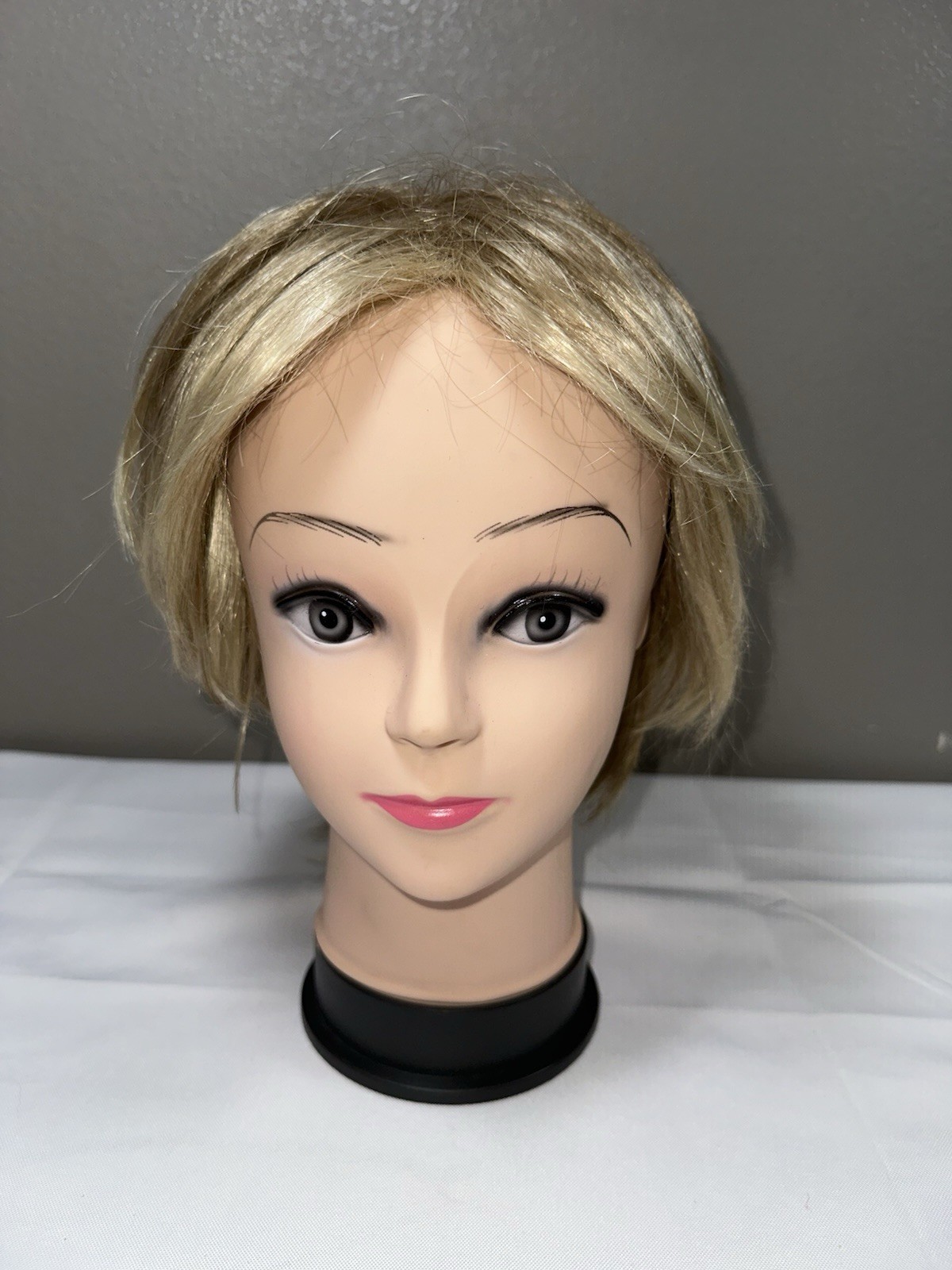 Aspen #2 Short Highlights Blonde Brown Mixed Layered Wig