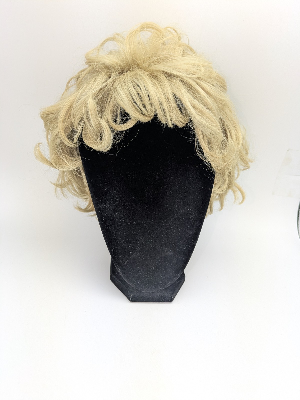 Vintage Elura Wig Women Short Wavy Blonde Modacrylic Fiber Adjustable
