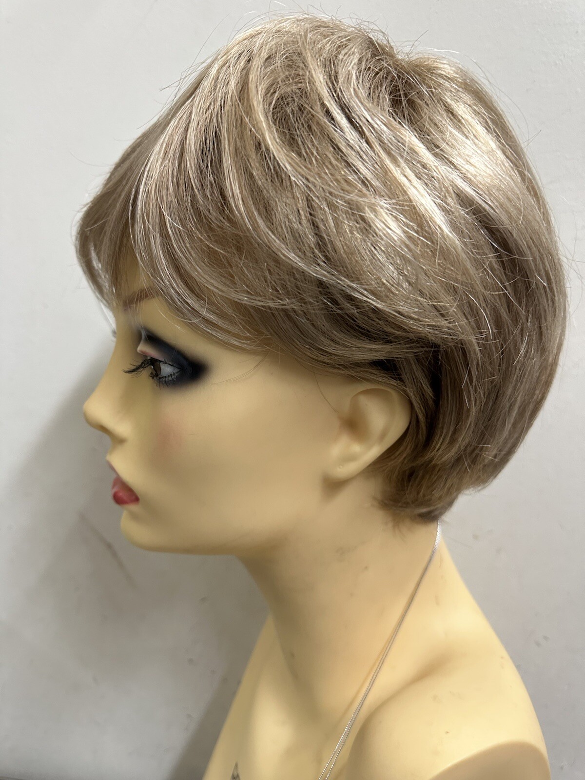 SIMPLY CLASSIC WIG-GABOR-GL16/27SS BUTR BISCUIT-Short Boy cut easy to wear+Style