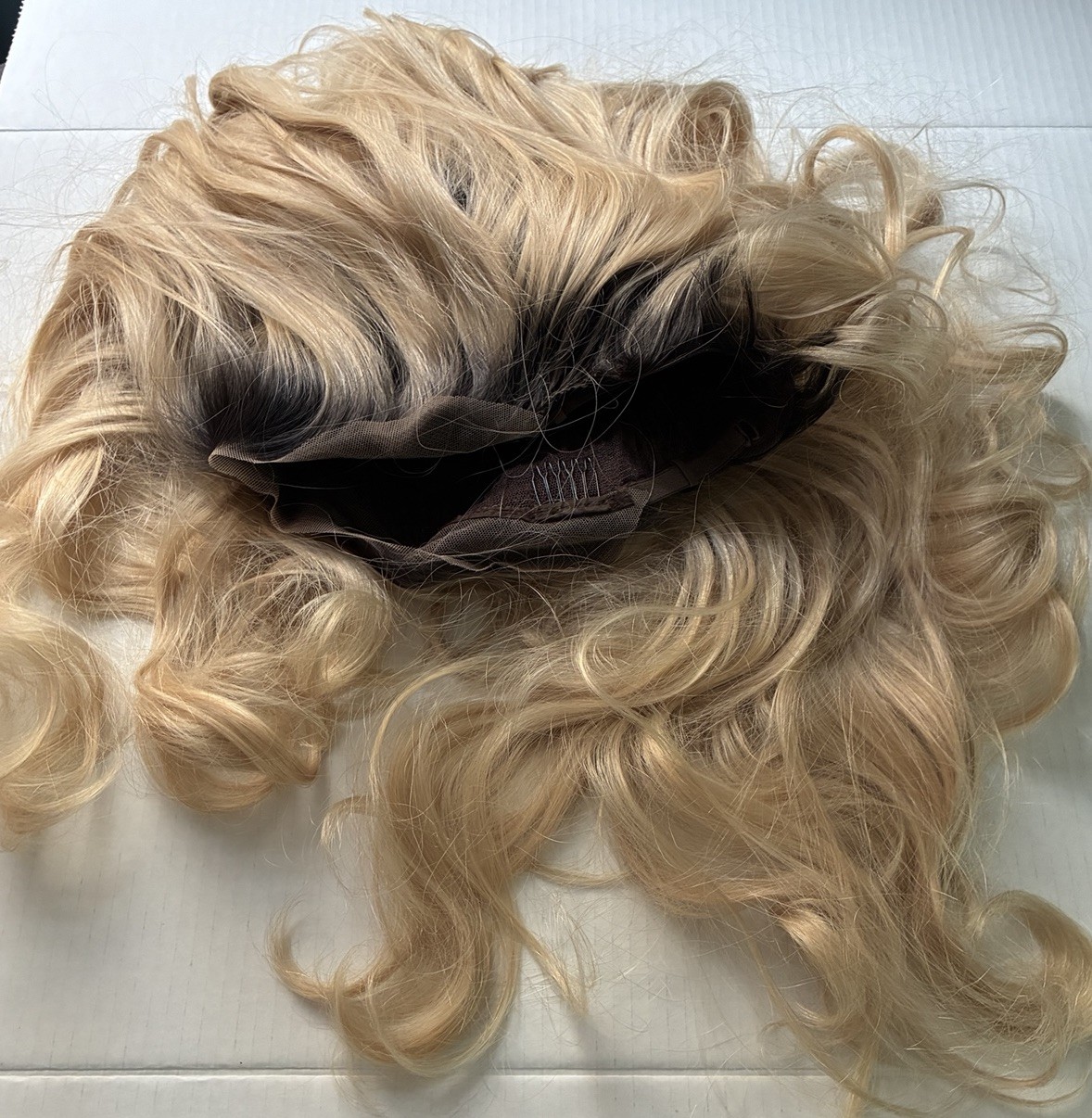 UNIWIGS STYLE SL0116-YL-116 24″ LONG WAVY BLOND BAYALAGE SYNTHETIC HAIR WIG
