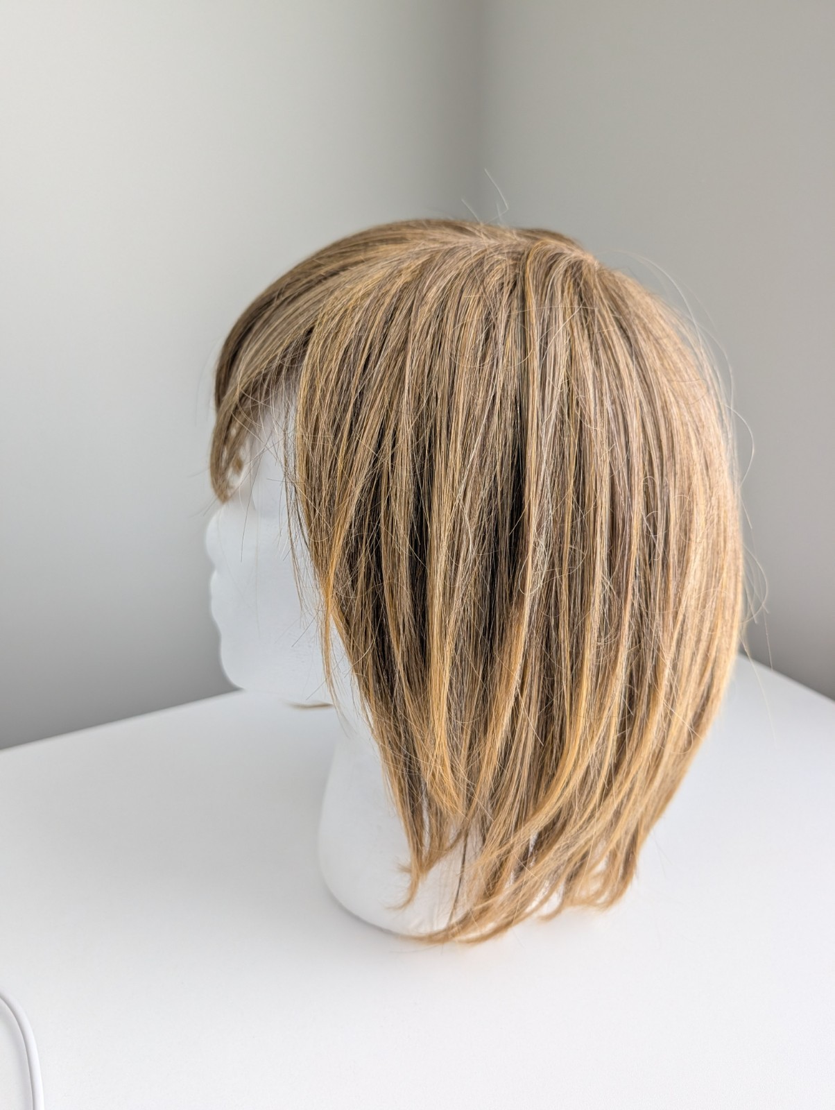 LUXHAIR Lace Front Smooth Shag Light Golden Brown Wig No Box Keralon Light