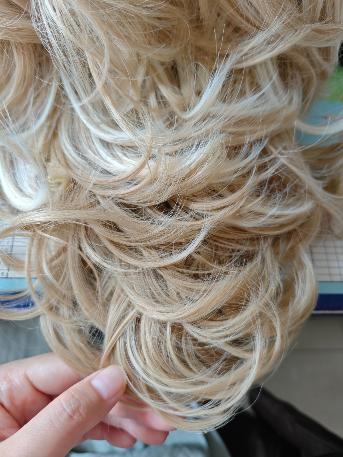 Highlight Blonde Brown Mix Wig Short Fluffy Wavy Bob Wig With Bangs Heat Resista