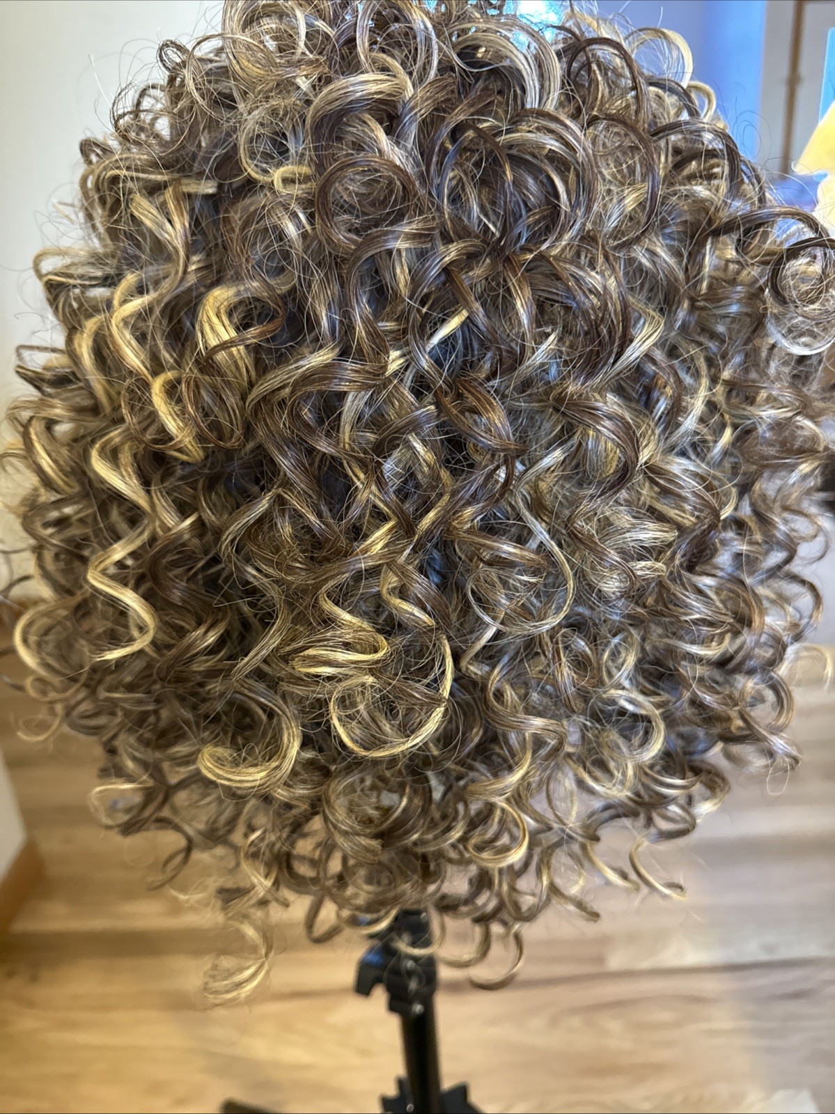 Garbo Curly Long Lace Cap Dark Brown Blonde 19”Synthetic Big Hair. Very Nice205