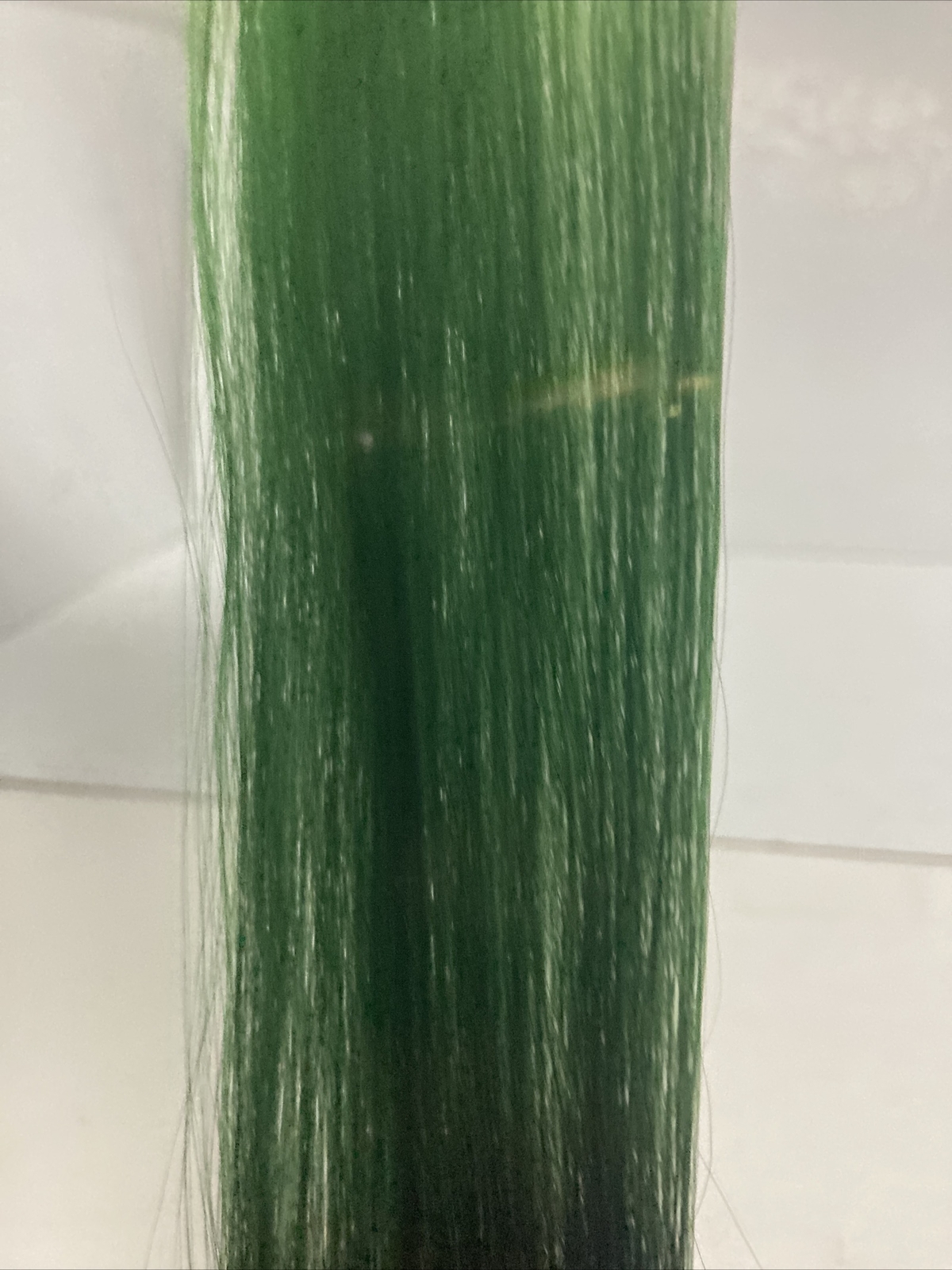 1 PIC HIGH LIGHT CLIP IN FAUX SYNTHETIC FEATHERS 16″ HAIR EXTENSION GREEN/ BLACK