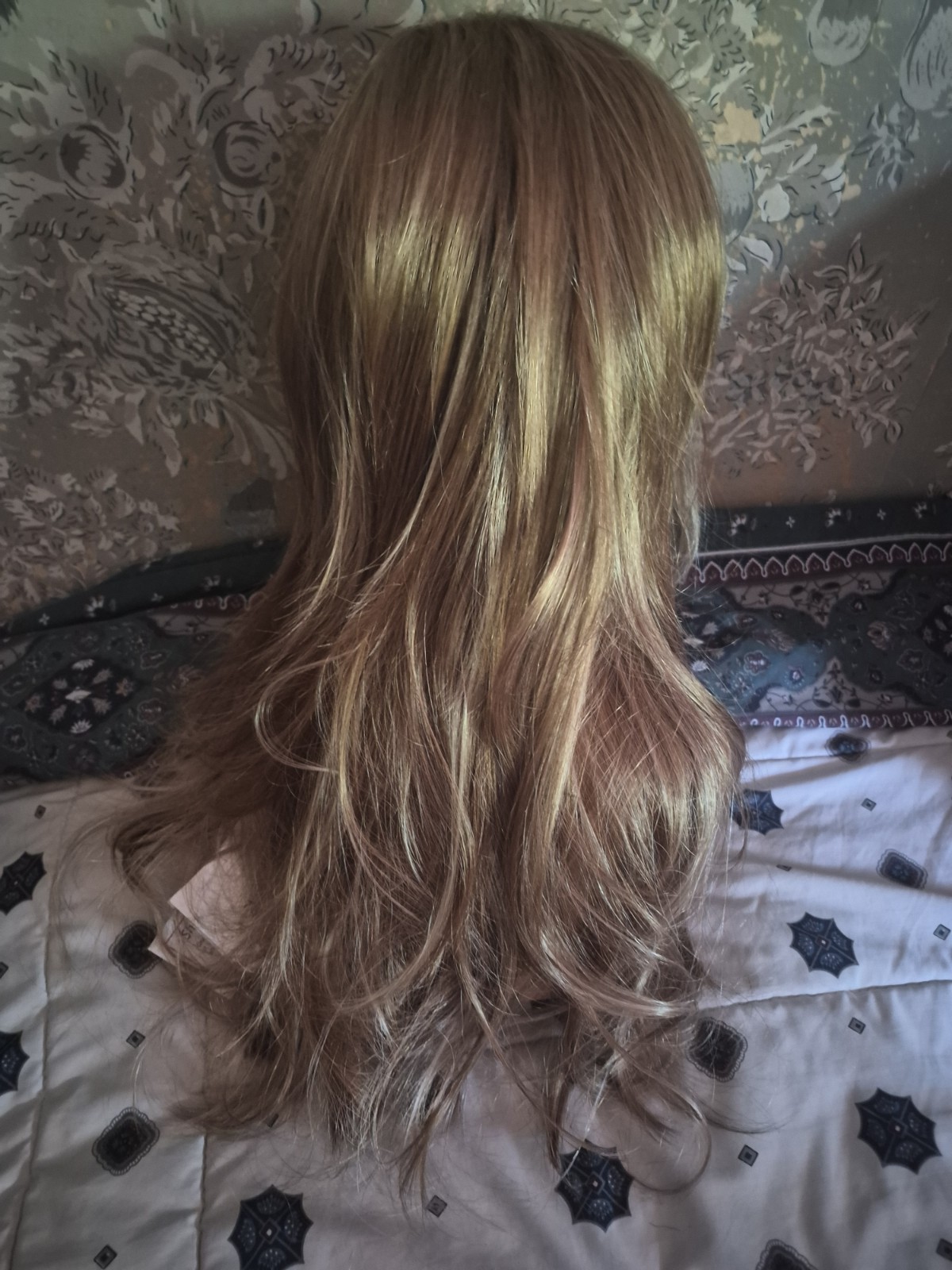 TressAllure Ashlyn V1301 Mimosa HL Wavy Layered Synthetic Wig Average cap New