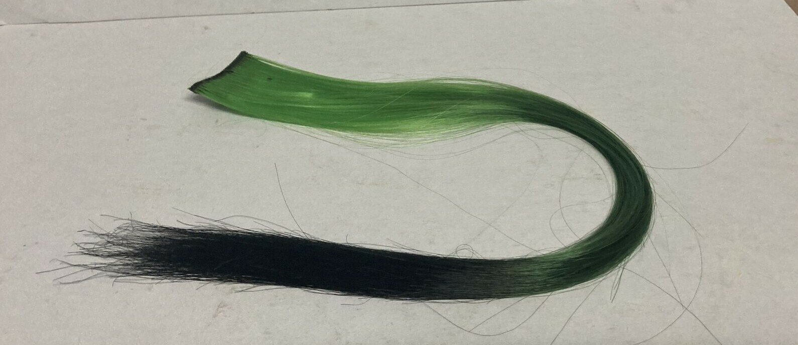 1 PIC HIGH LIGHT CLIP IN FAUX SYNTHETIC FEATHERS 16″ HAIR EXTENSION GREEN/ BLACK
