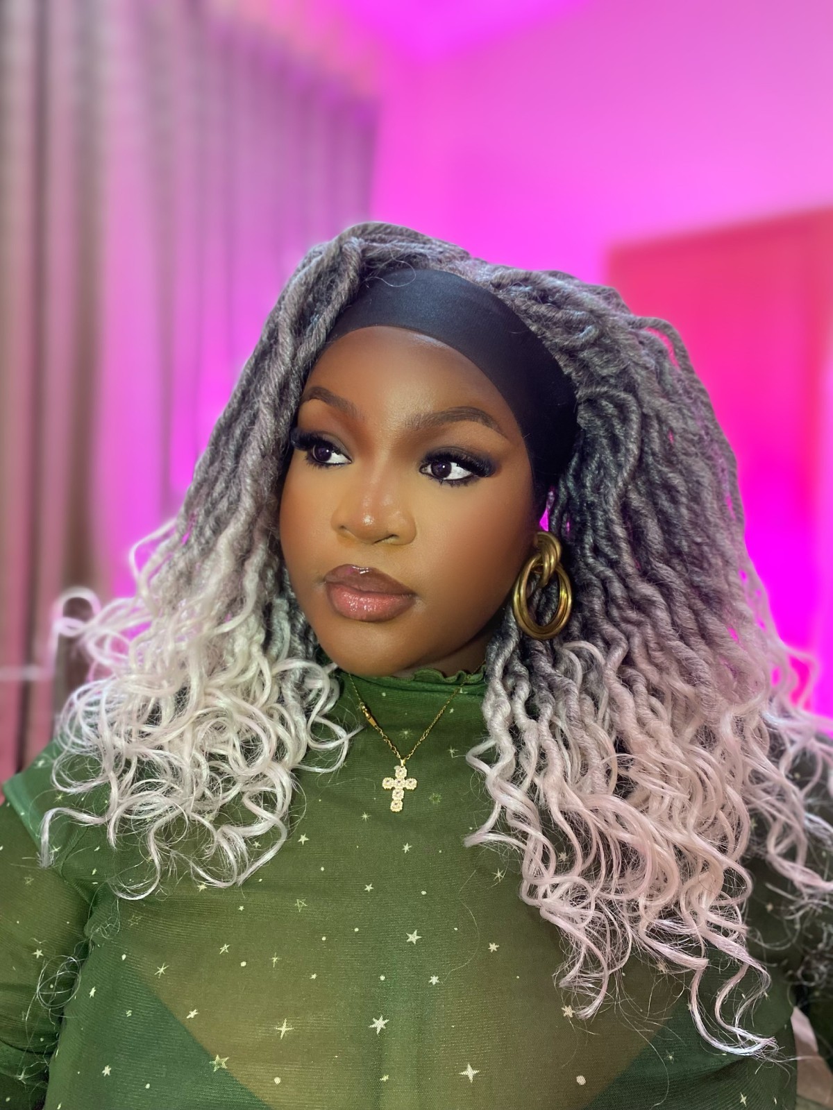 LUXLUXE Andrea 4×4 Curly Long 4X4 Hand Tied Lace Braid Black To White Ombre Wig