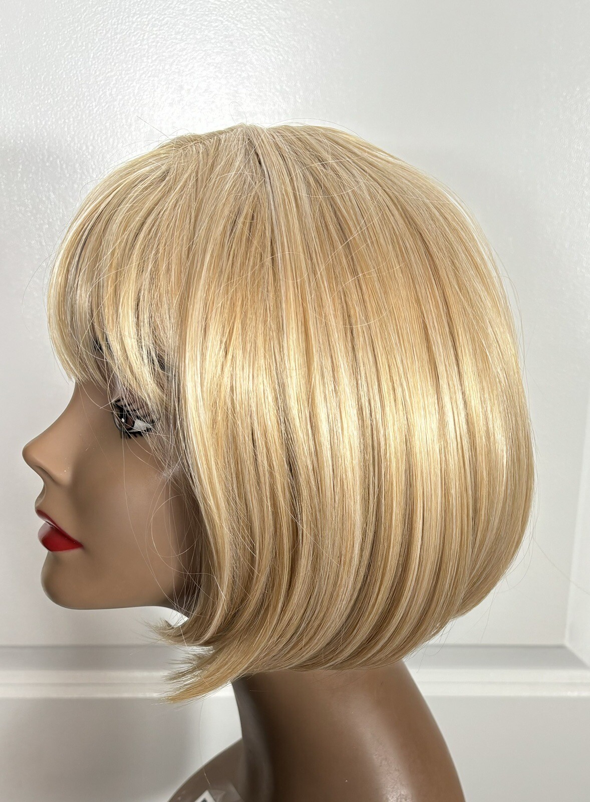 NEW Synthetic Wig Golden Blonde Chin Length Bob Bangs Skin Part Size Average 1-3